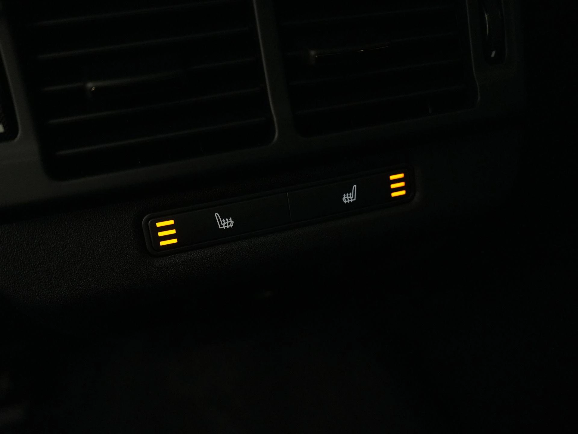 Land Rover-Range Rover Evoque-image-40