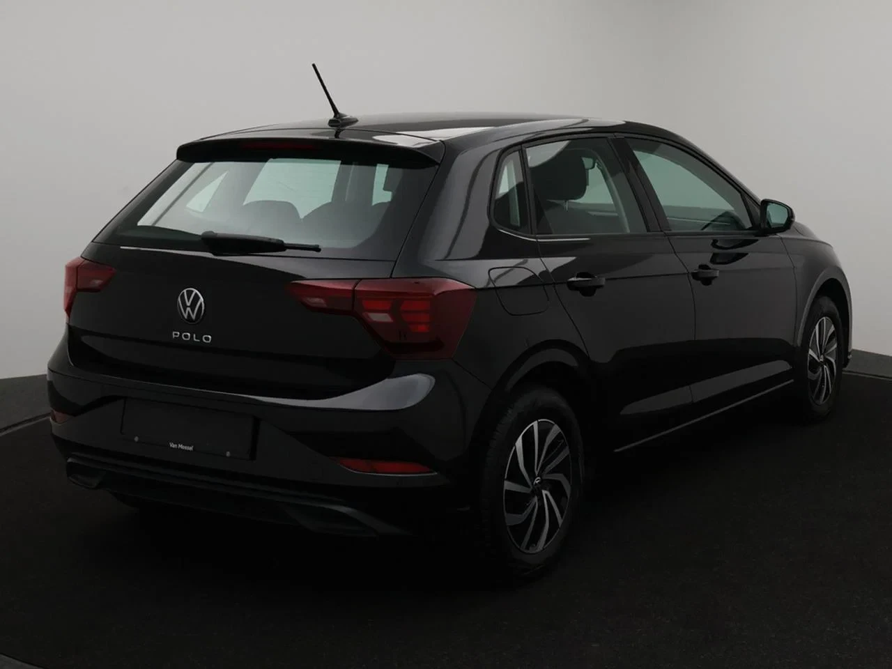 Volkswagen-Polo-image-18