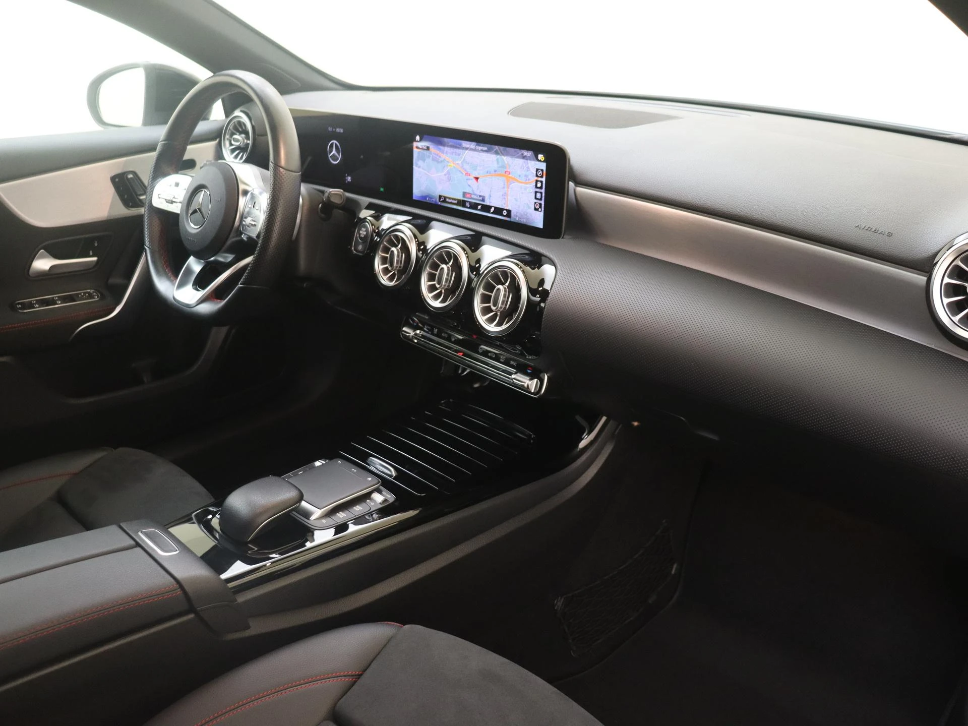 Mercedes-Benz-A-Klasse-image-4