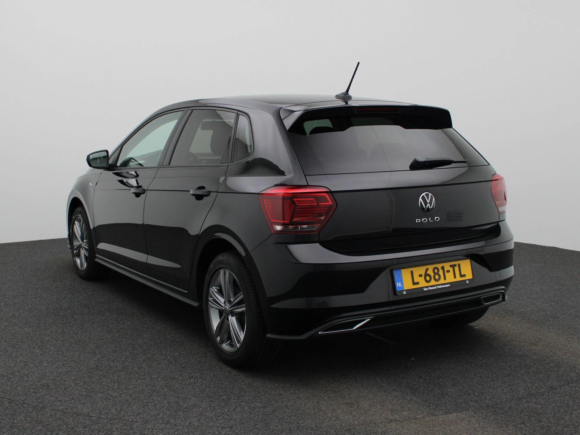 Volkswagen-Polo-image-1