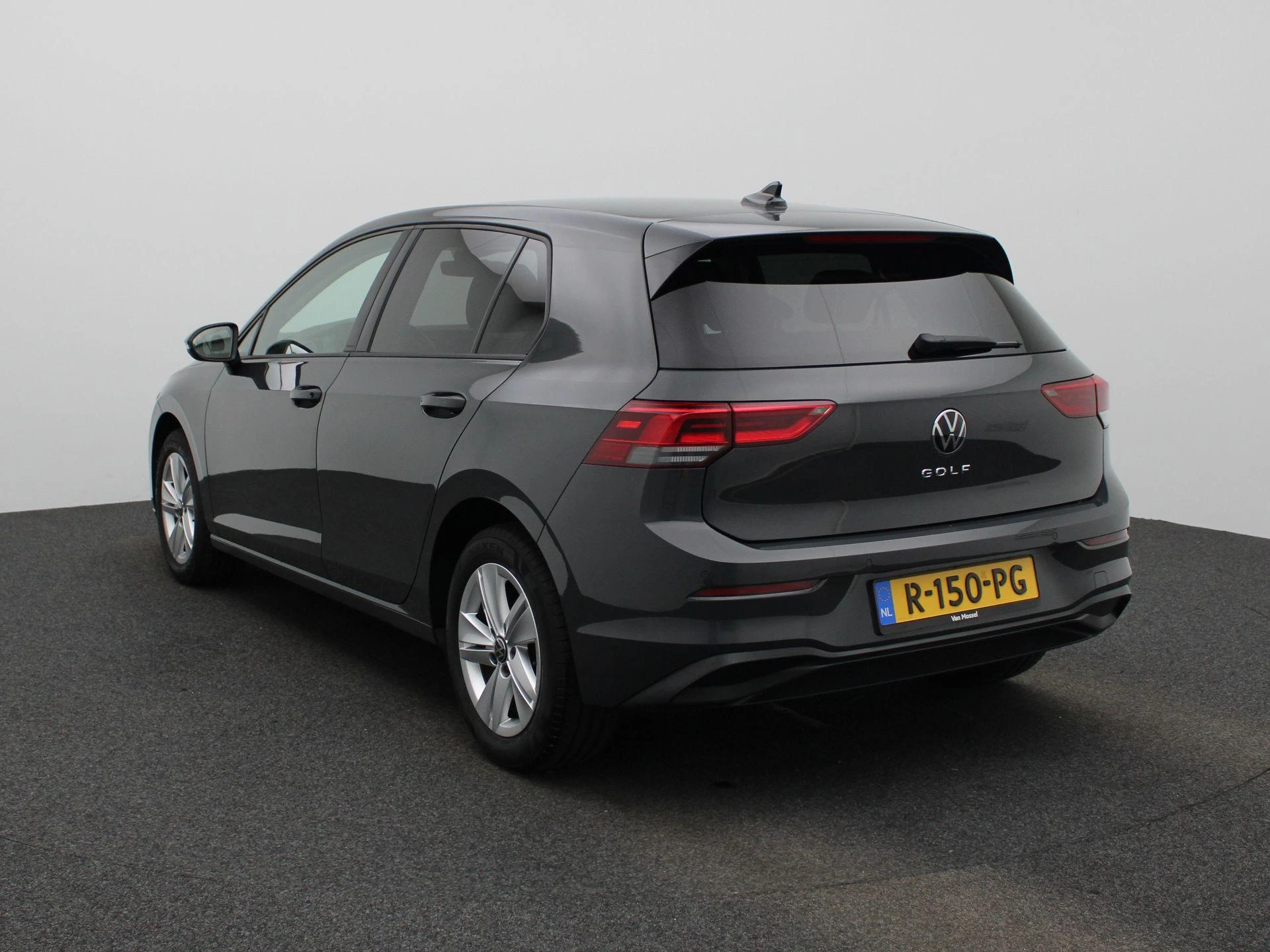 Volkswagen-Golf-image-1