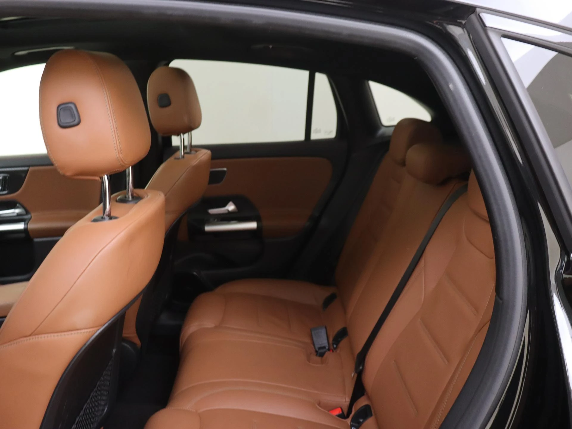 Mercedes-Benz-GLA-image-11