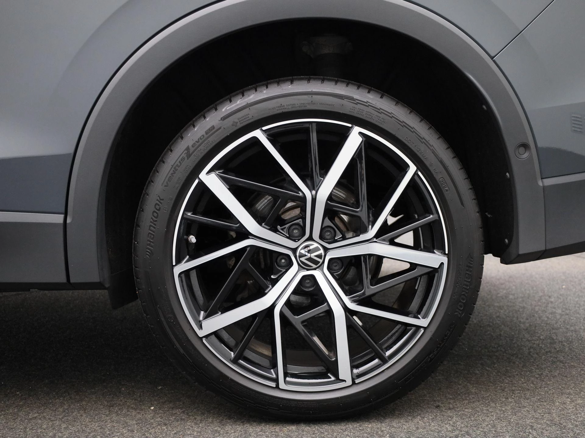 Volkswagen-Tiguan-image-12