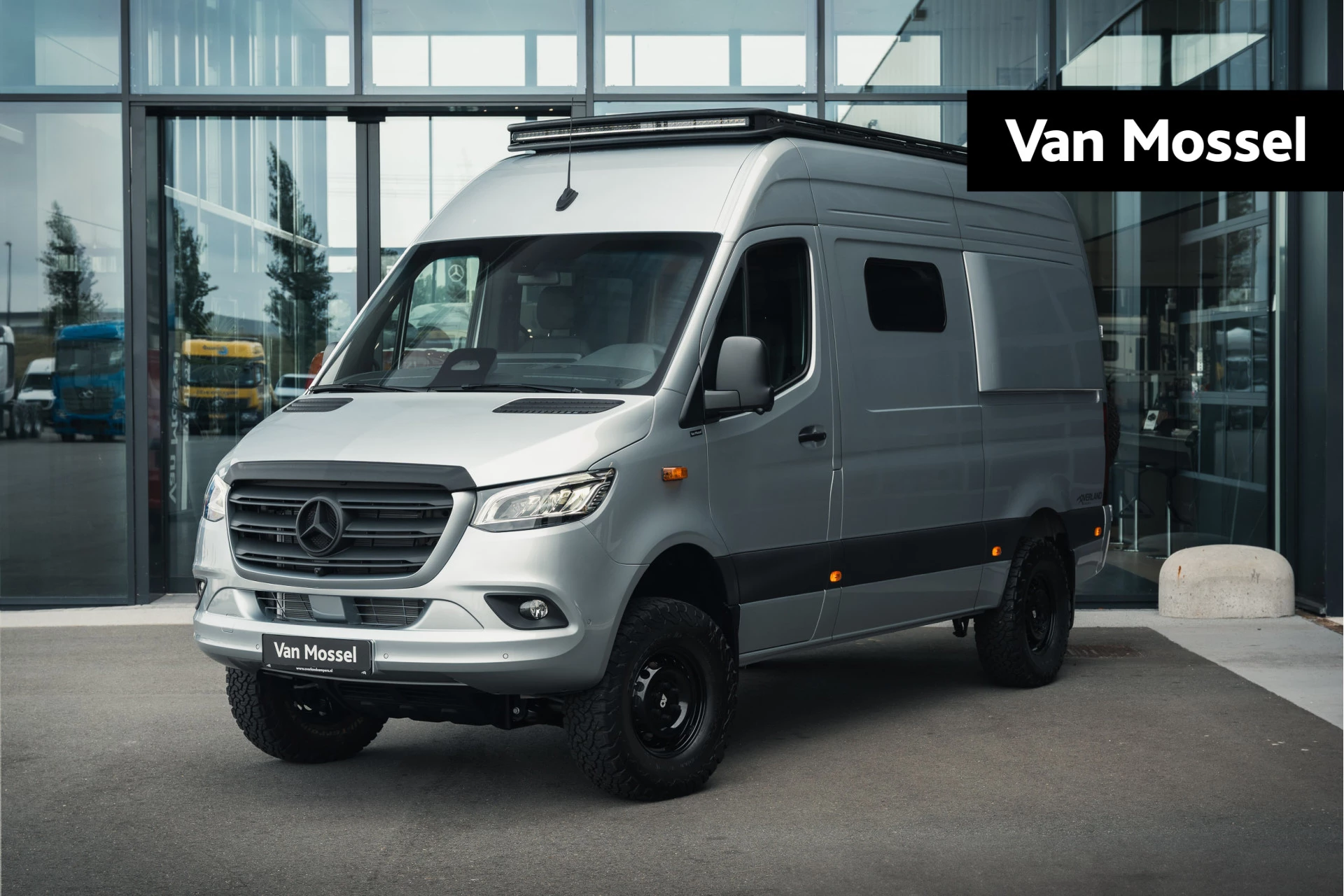 Mercedes-Benz-Sprinter-image-0