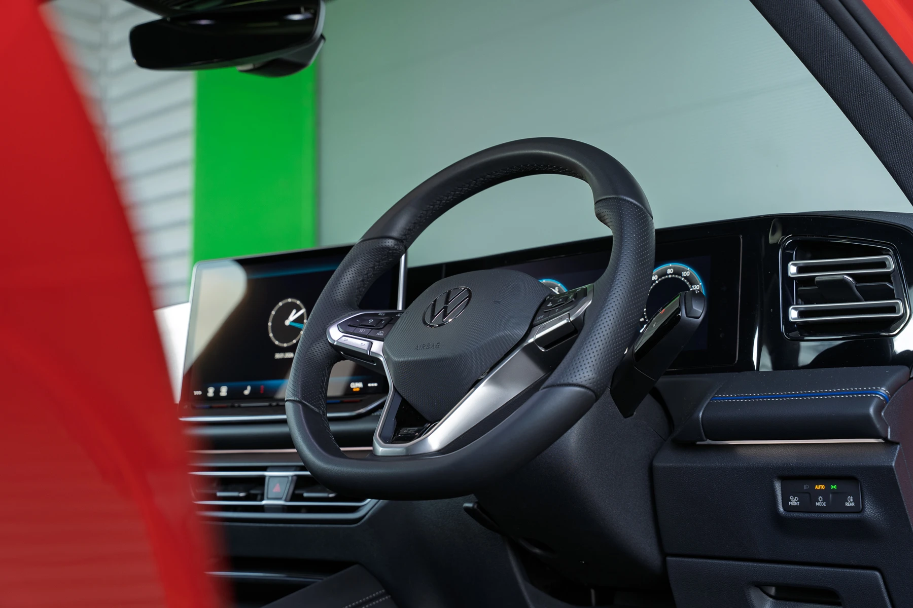 Volkswagen-Tiguan-image-14