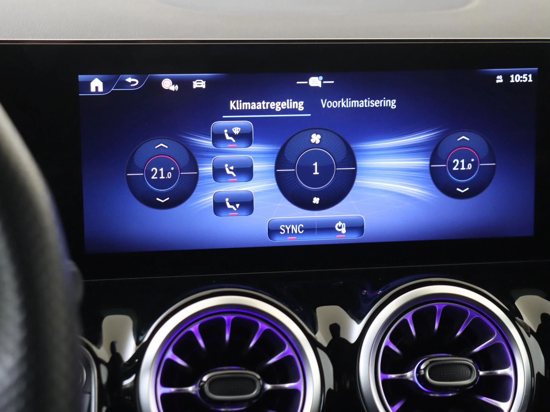 Mercedes-Benz-GLA-image-17