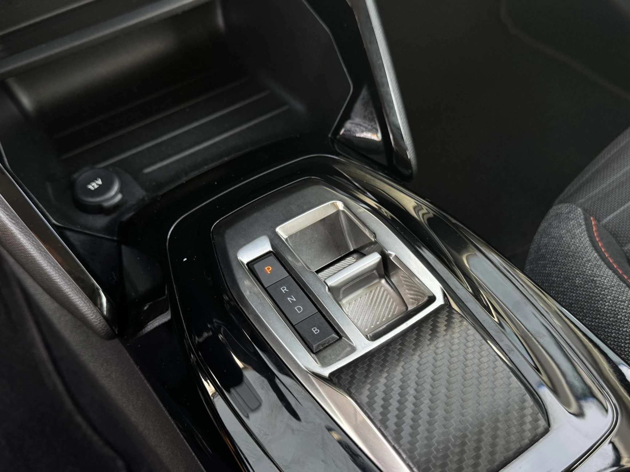 Peugeot-e-208-image-15