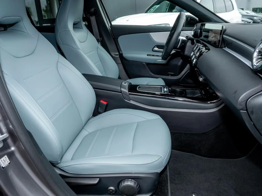 Mercedes-Benz-A-Klasse 200-image-11