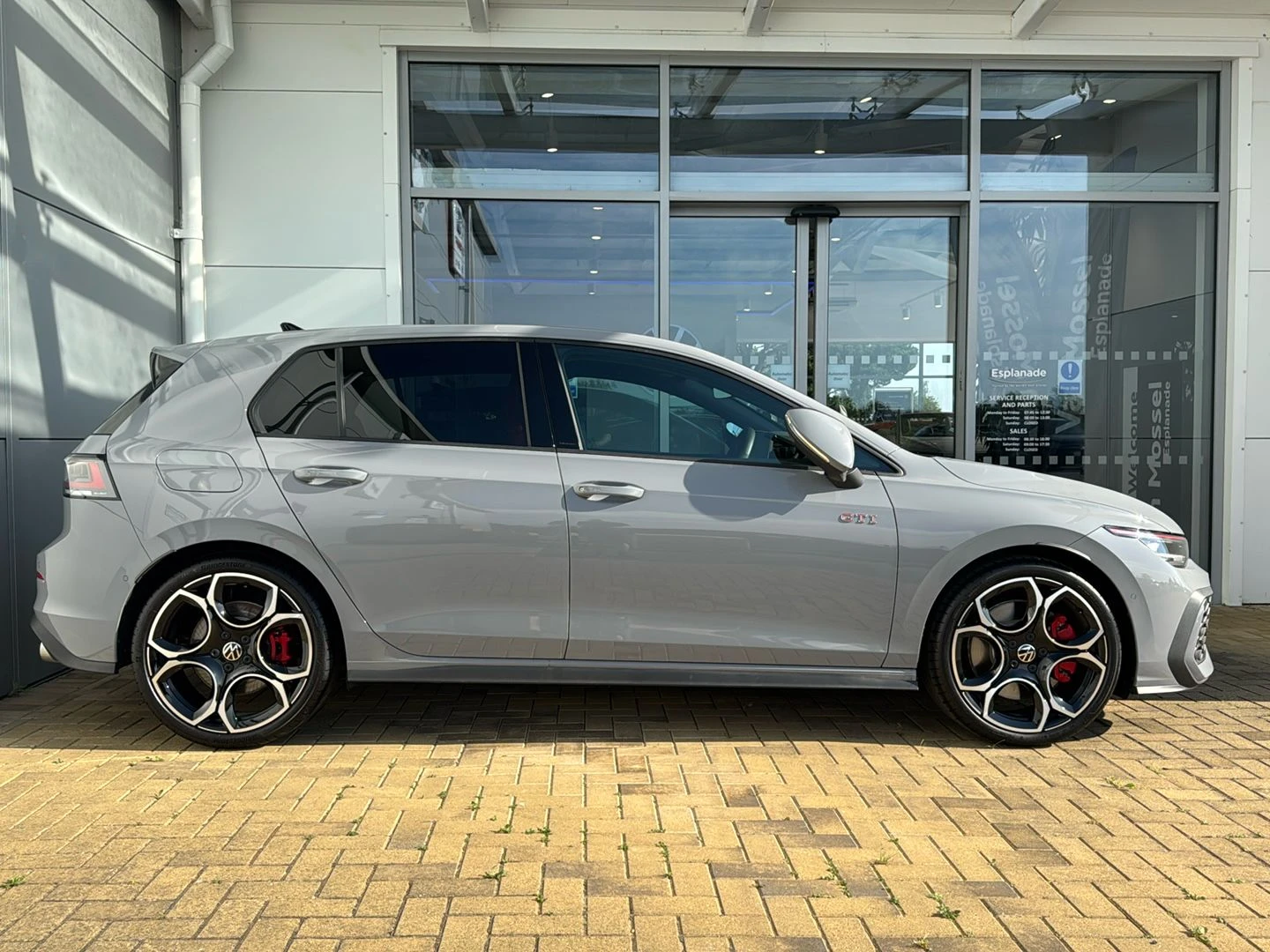 Volkswagen-Golf-image-9