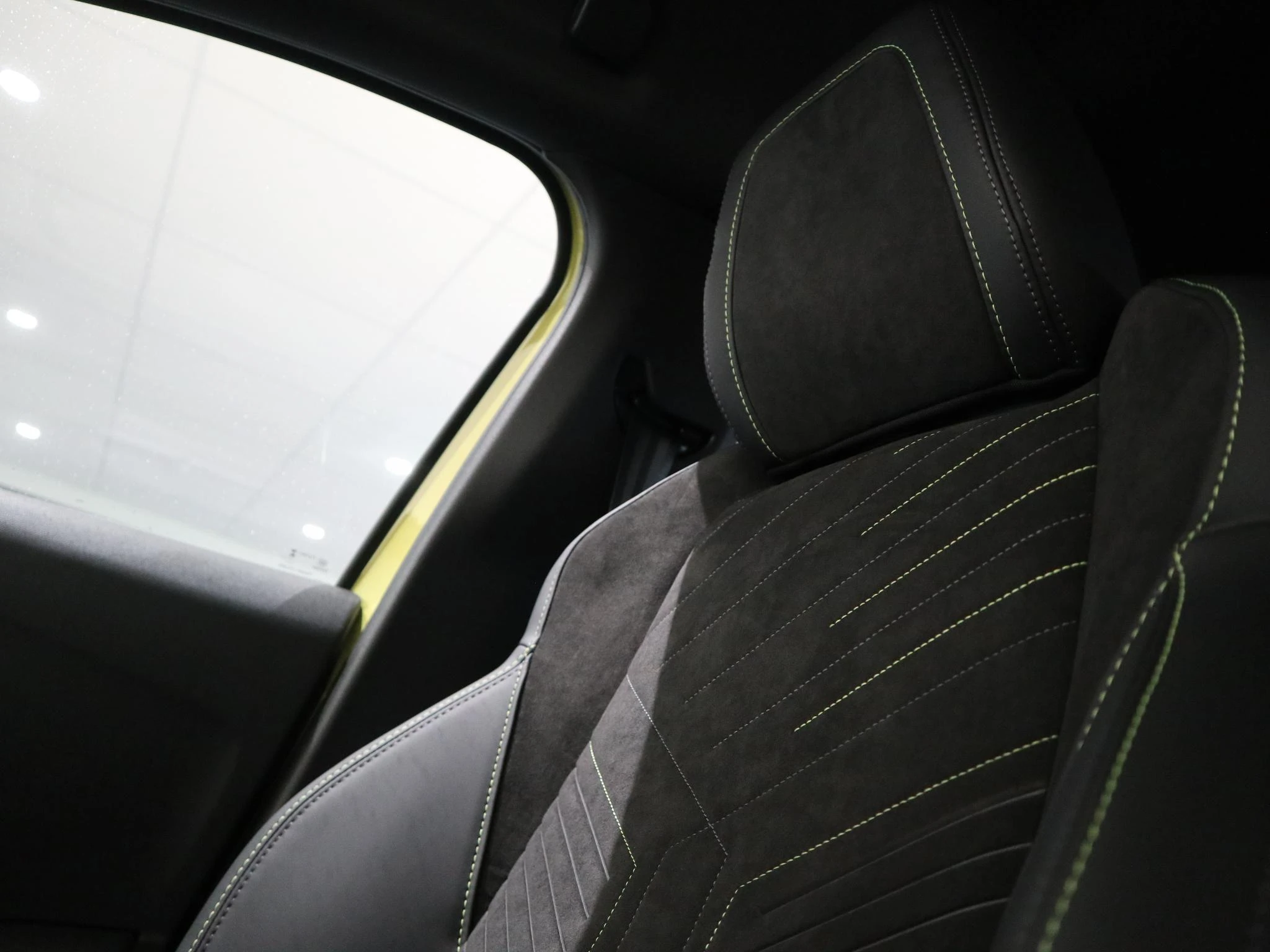 Peugeot-e-208-image-30