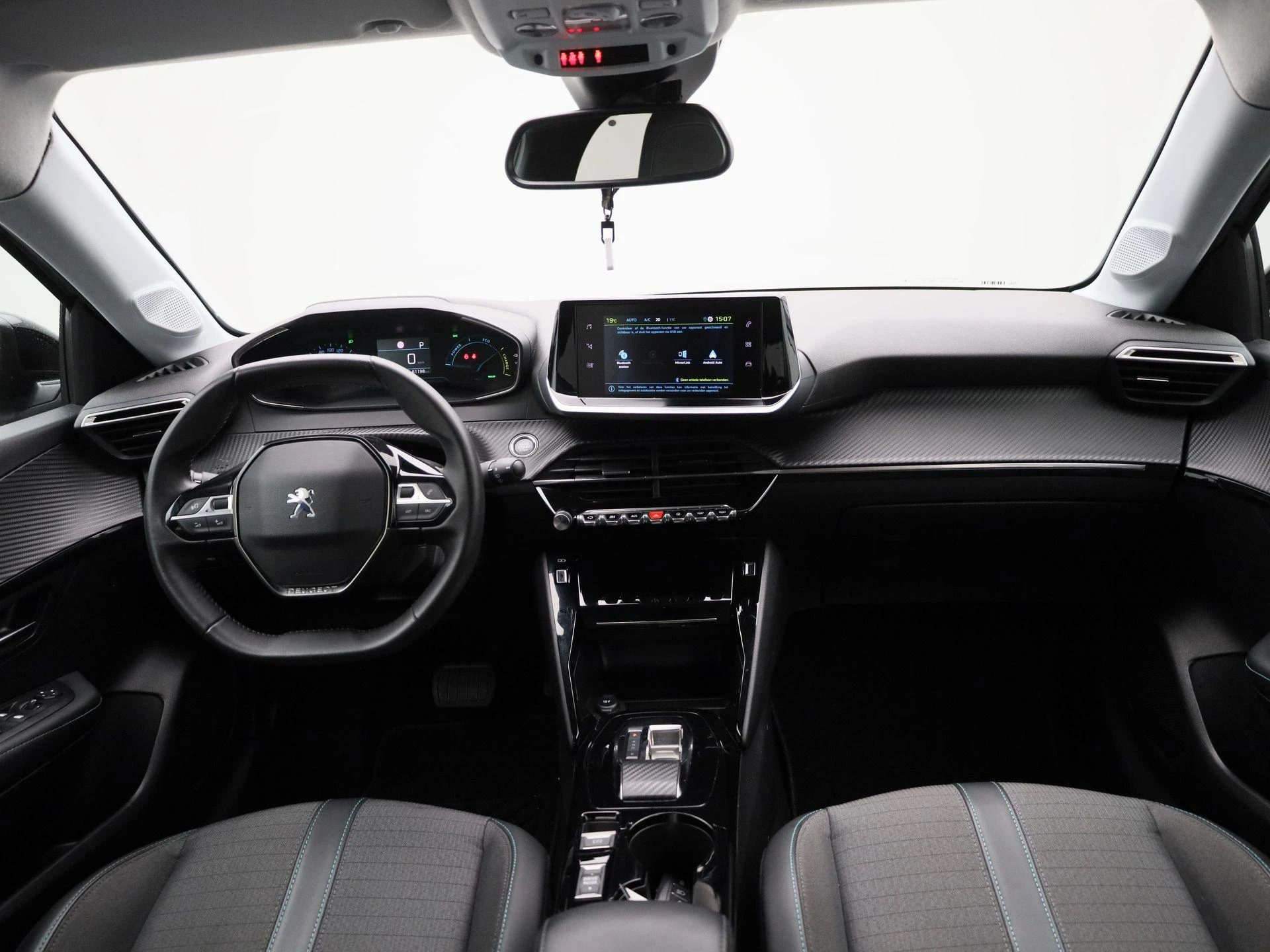 Peugeot e-208 - 32