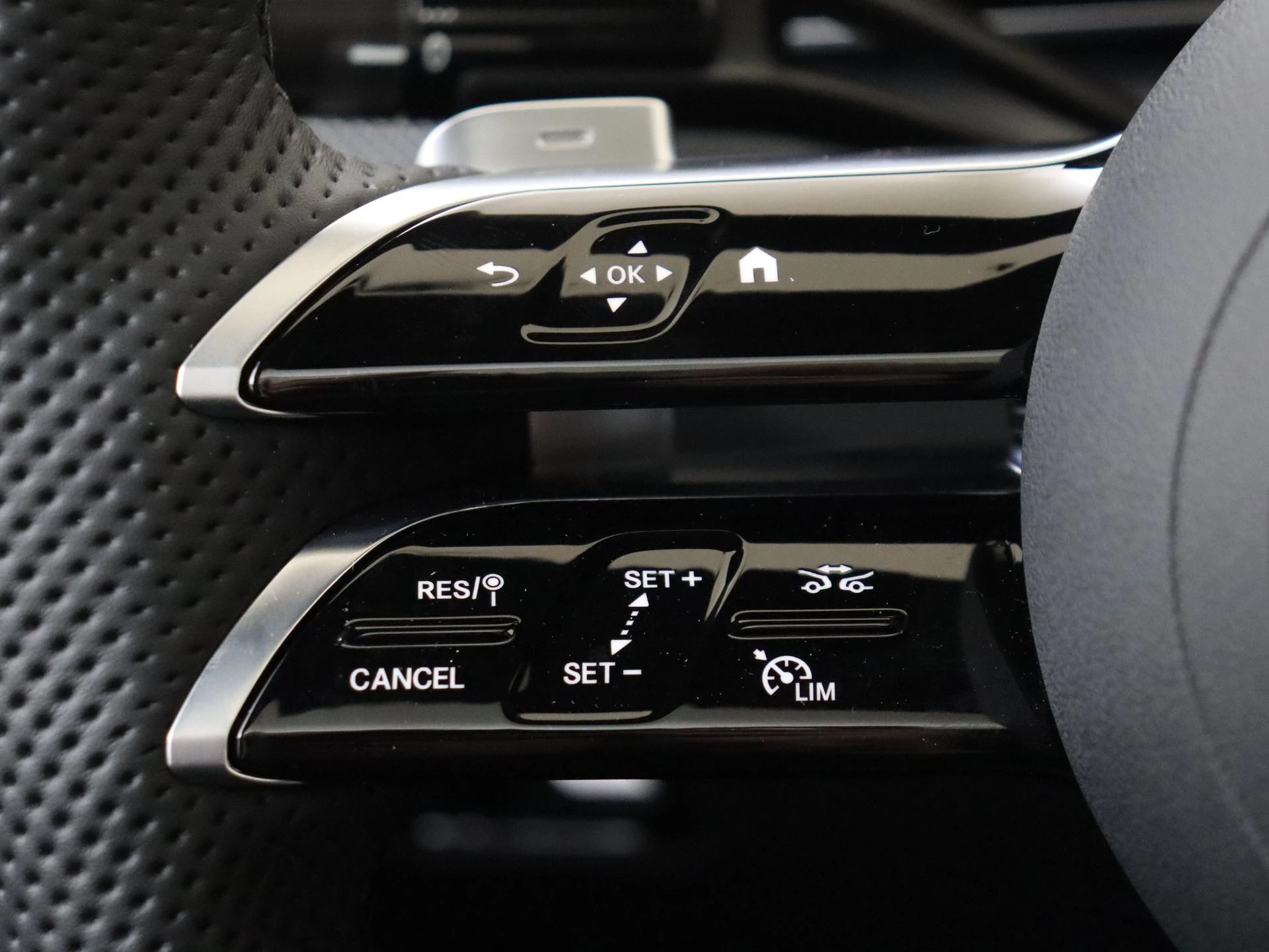 Mercedes-Benz-GLC-image-12