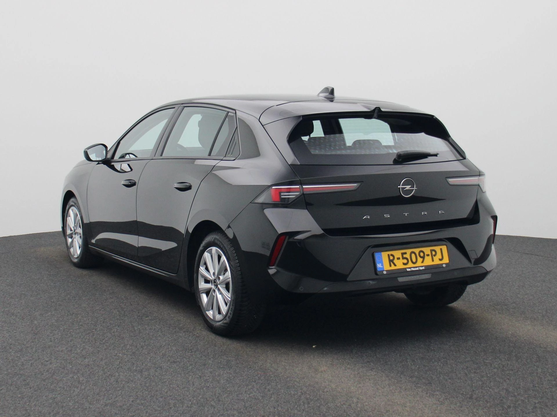 Opel-Astra-image-1