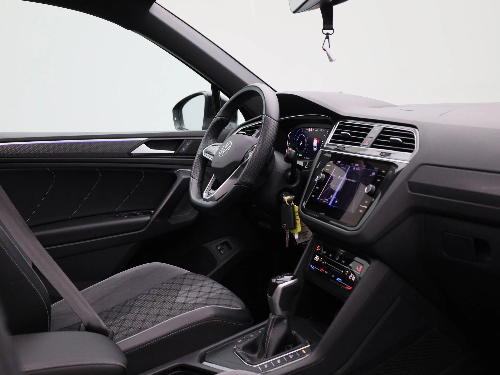 Volkswagen-Tiguan-image-35