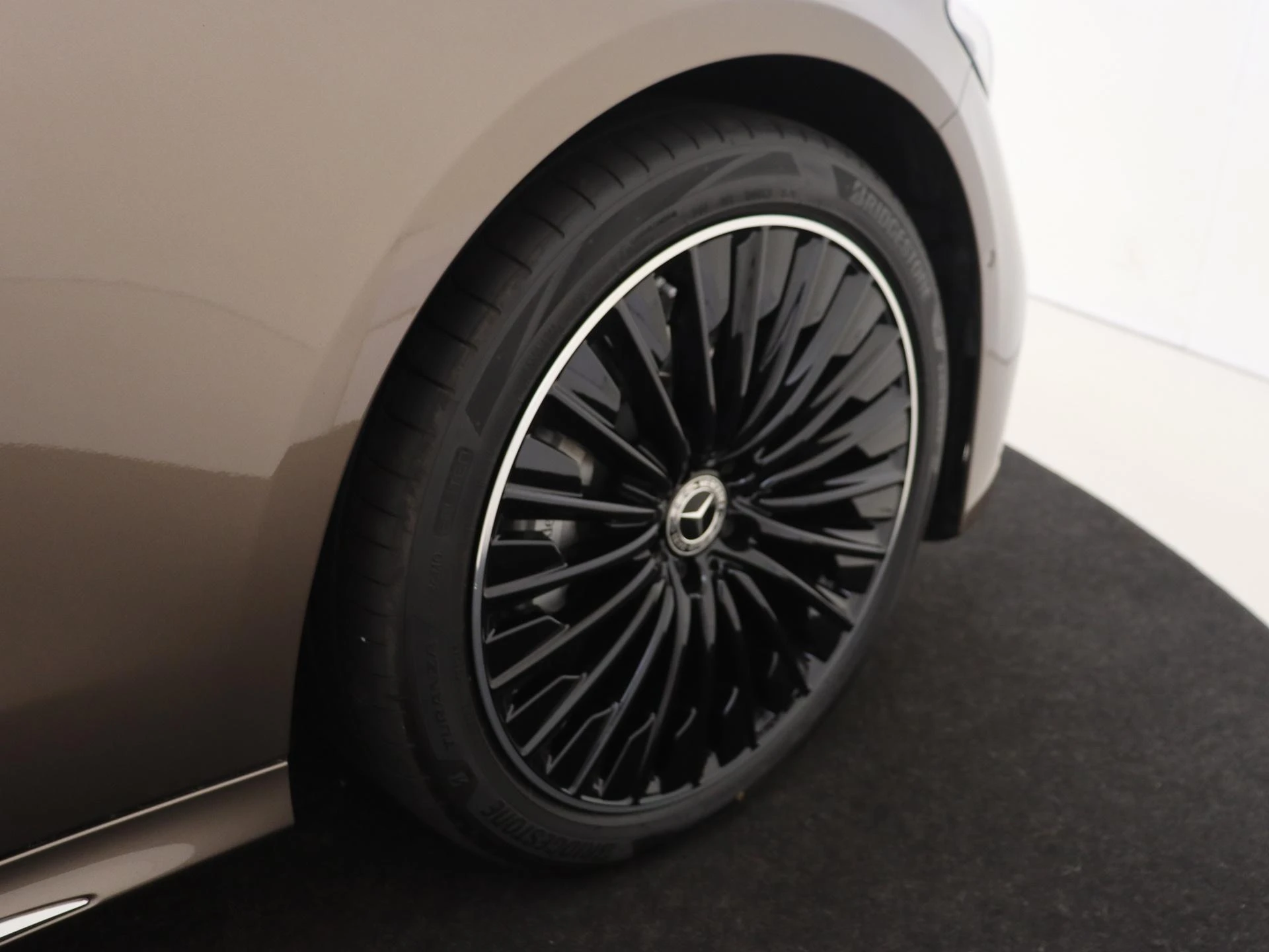 Mercedes-Benz-E-Klasse-image-31