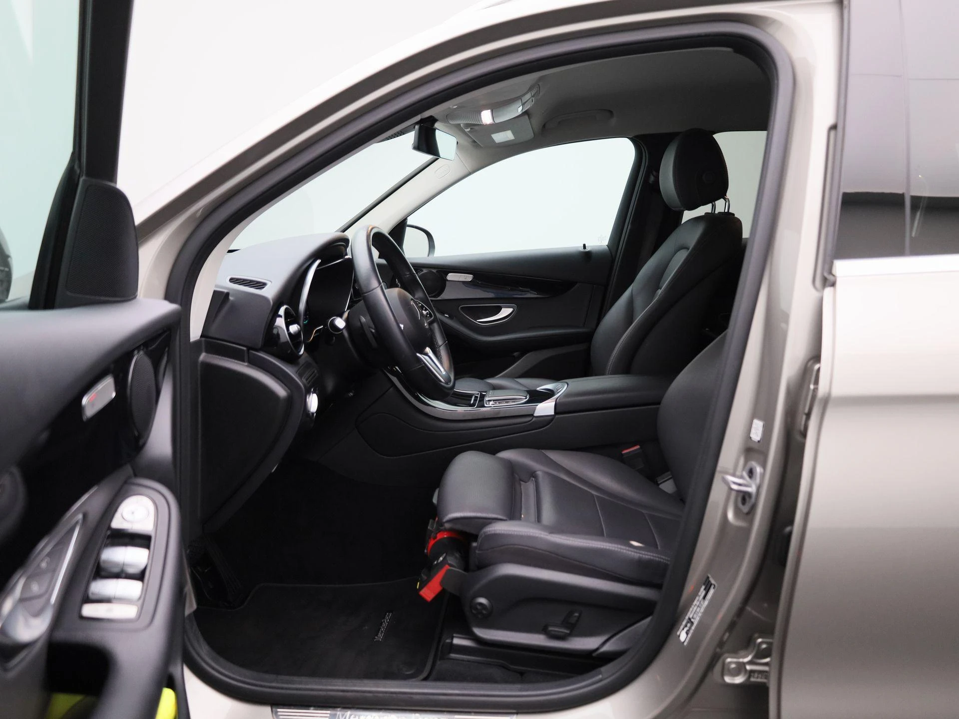 Mercedes-Benz-GLC-image-8