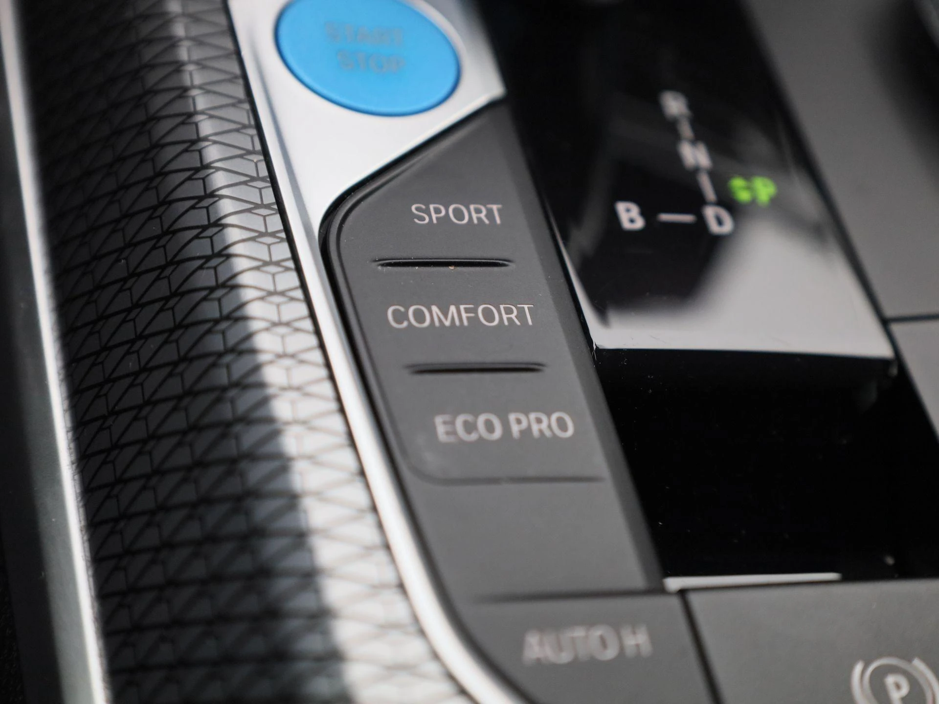 BMW-i4-image-33