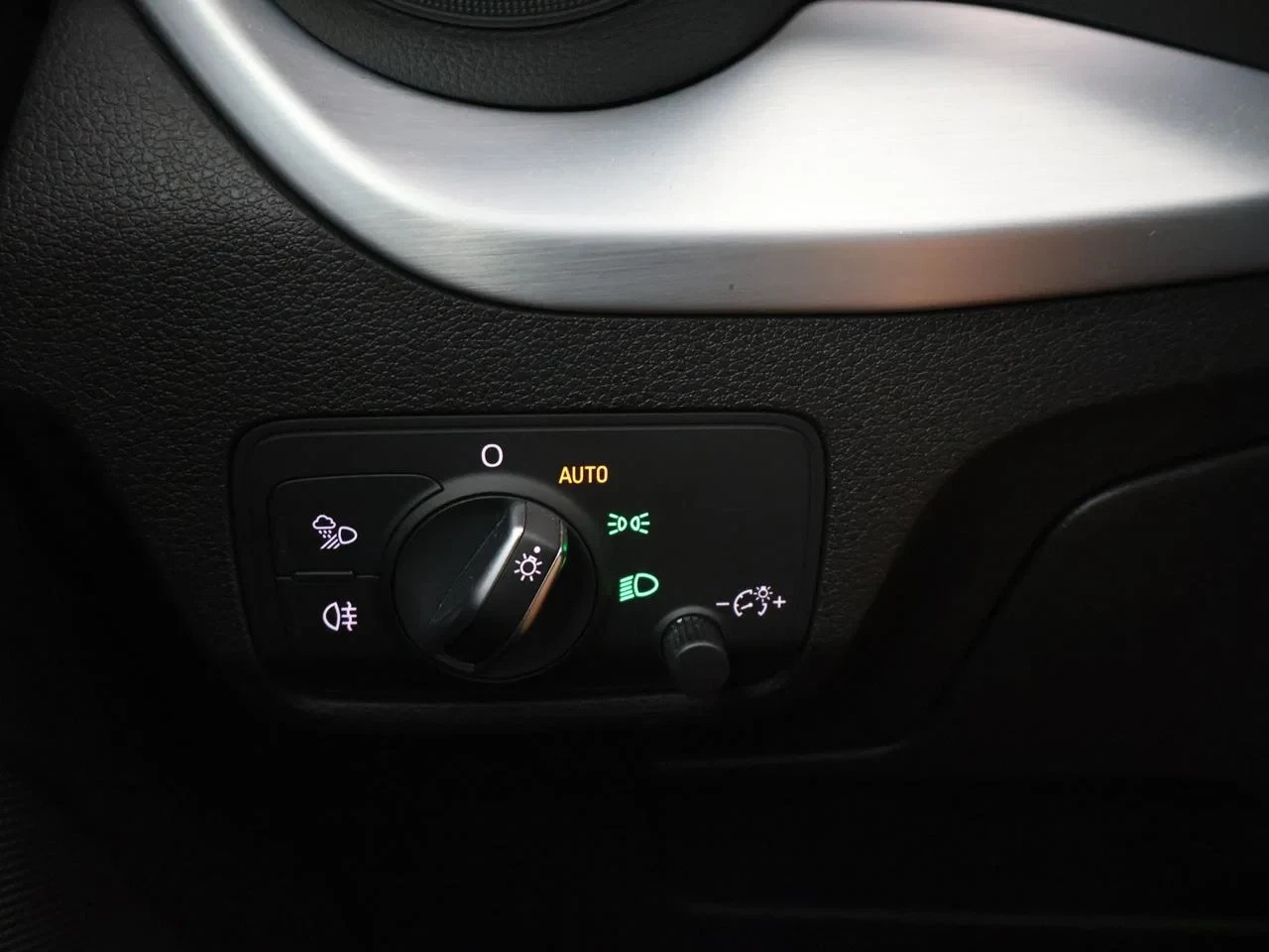 Audi Q2 Audi Q2 1.4TFSI 150PK *AUTOMAAT*LEDER*PANODAK*PDC*NAVI*ACC*ZETELVERWARMING*...*