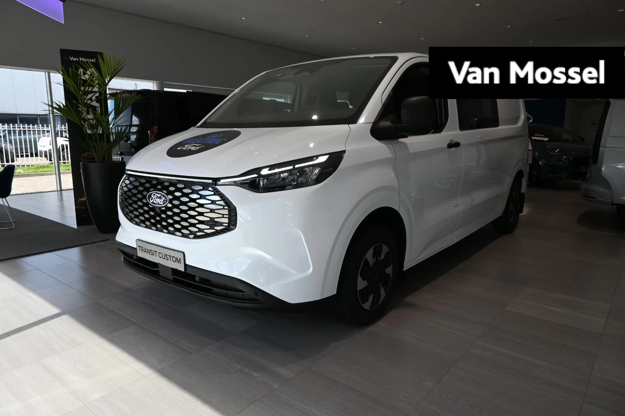 Ford-E-Transit Custom-image-0