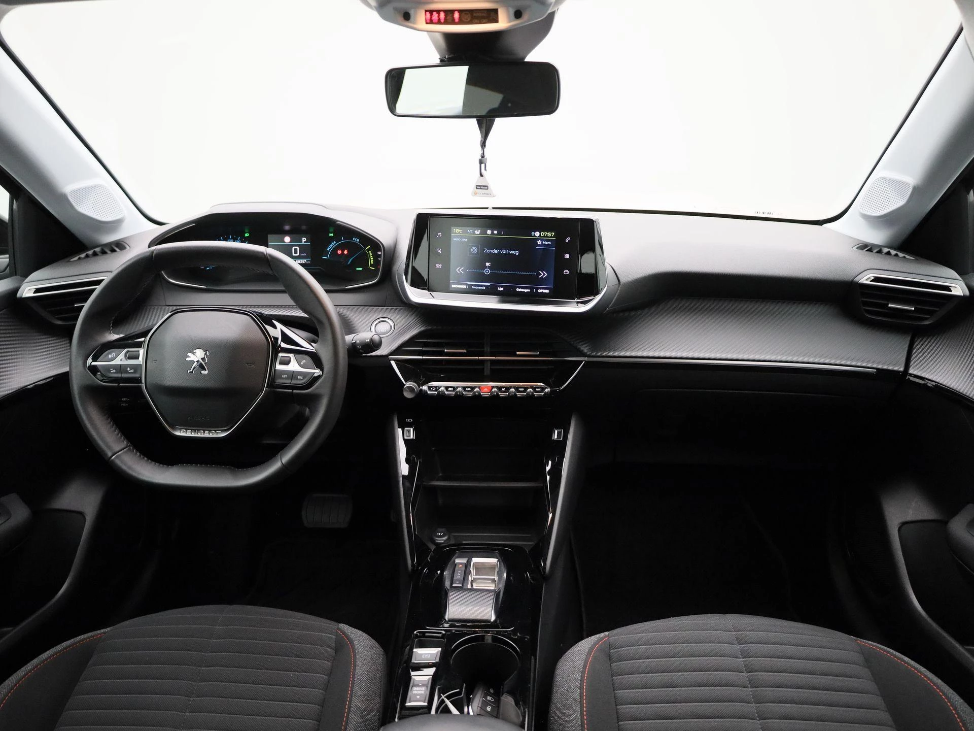 Peugeot-e-208-image-31