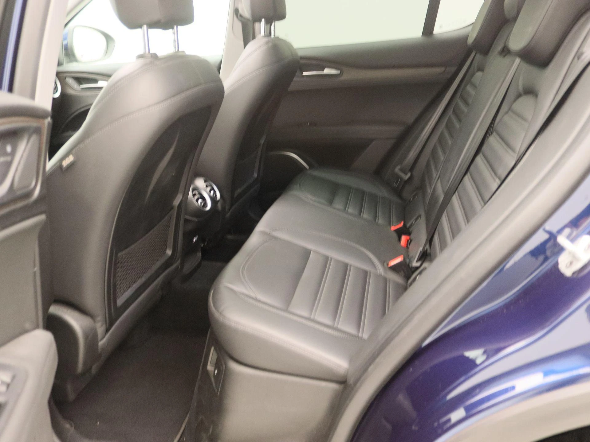 Alfa Romeo-Stelvio-image-14