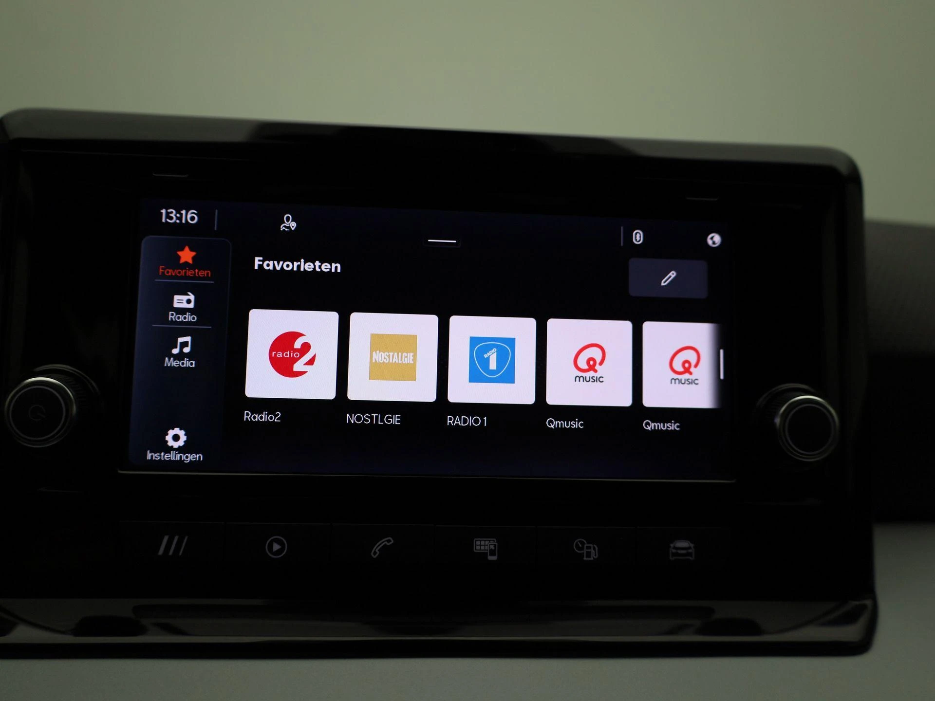 SEAT-Arona-image-18