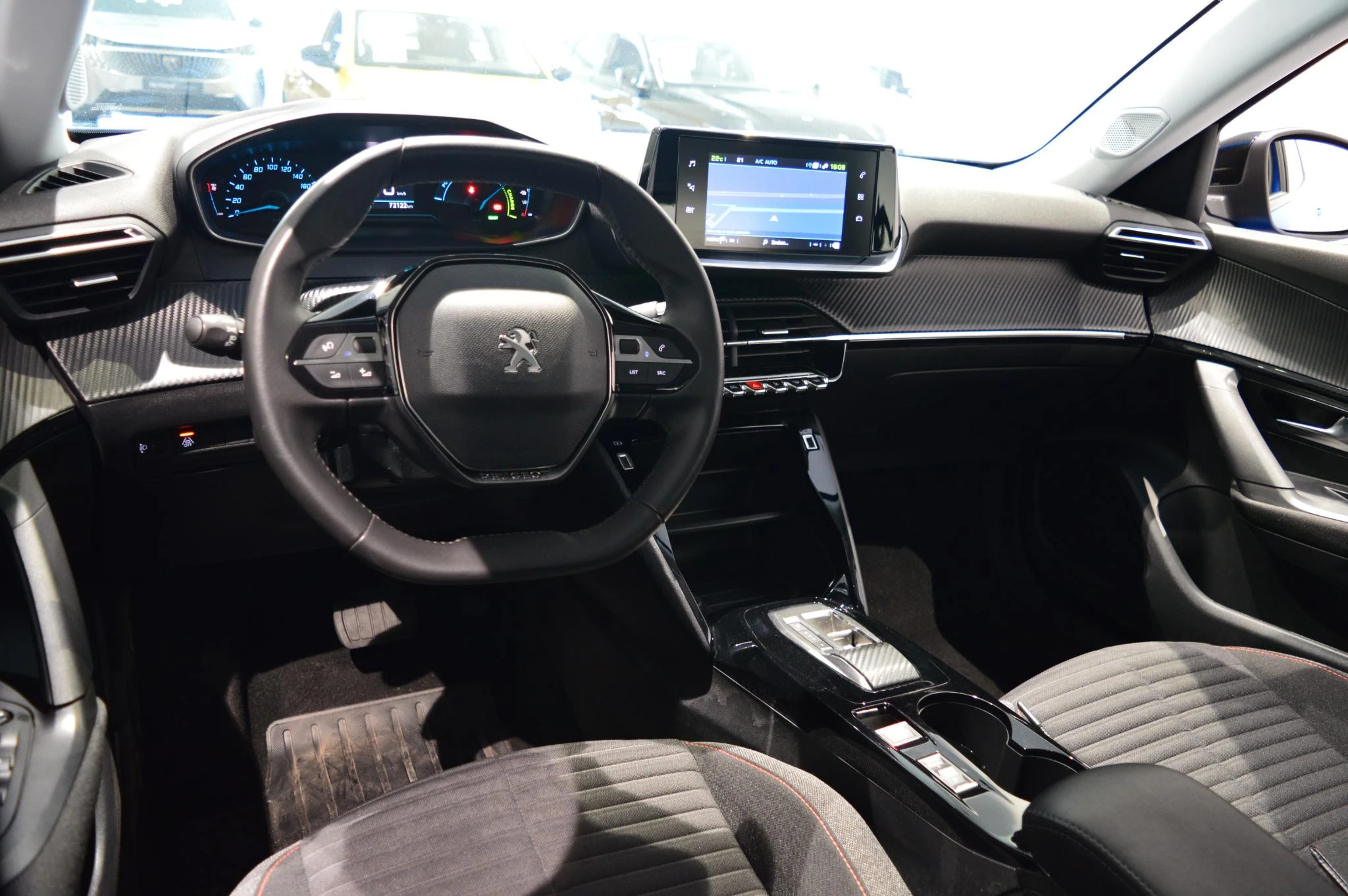 Peugeot-e-2008-image-6