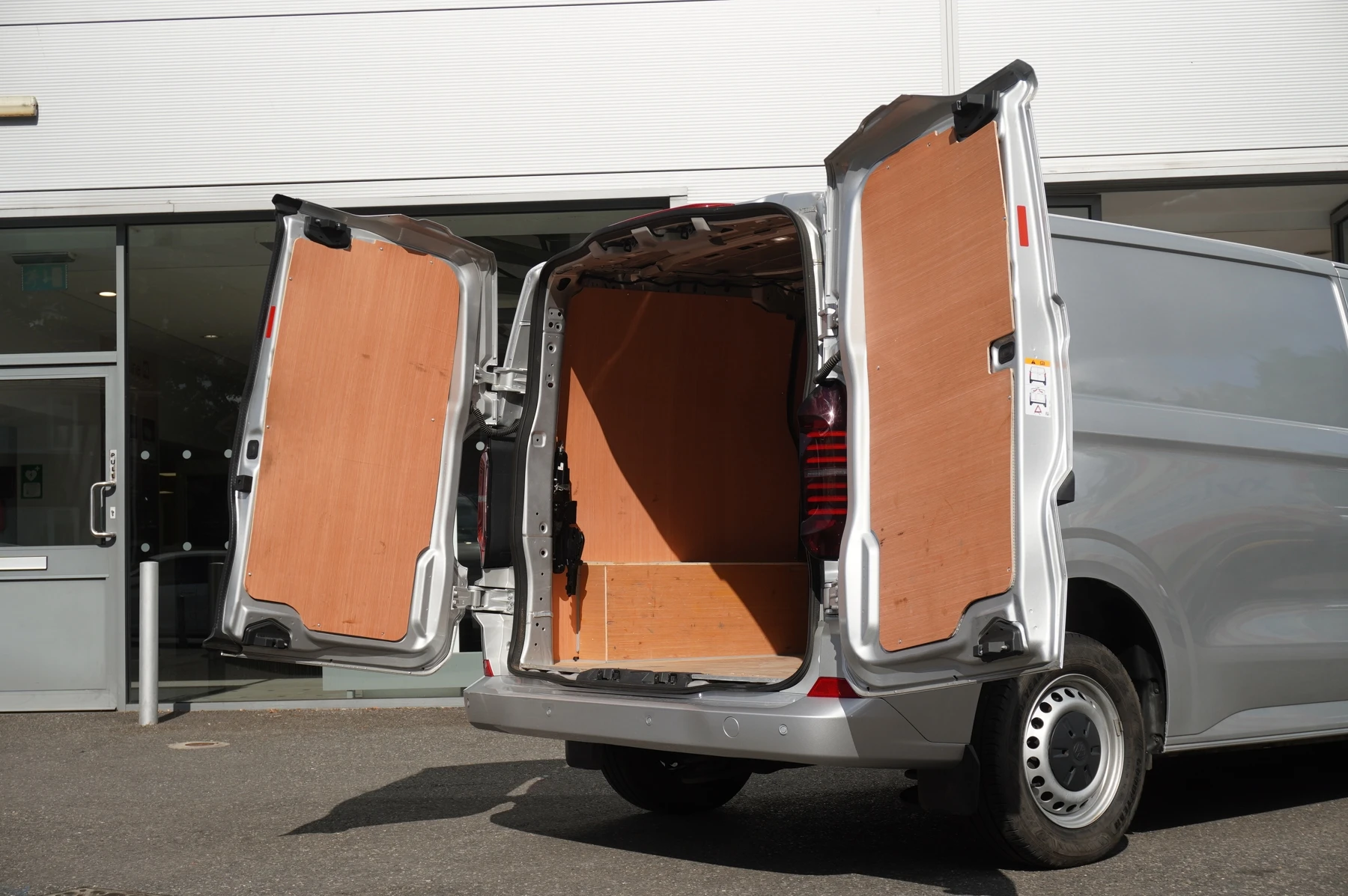 Volkswagen-Transporter-image-22