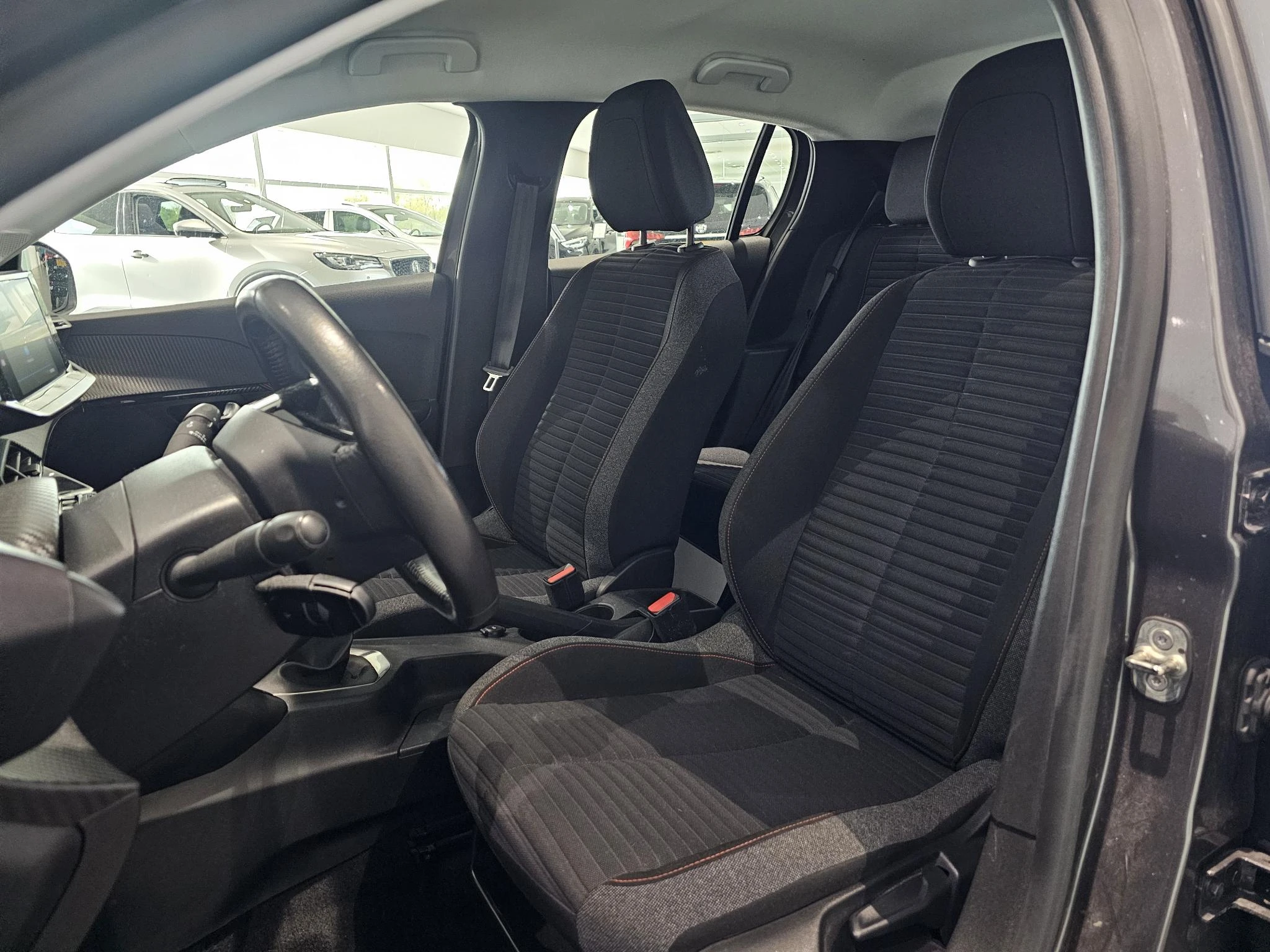 Peugeot-208-image-10