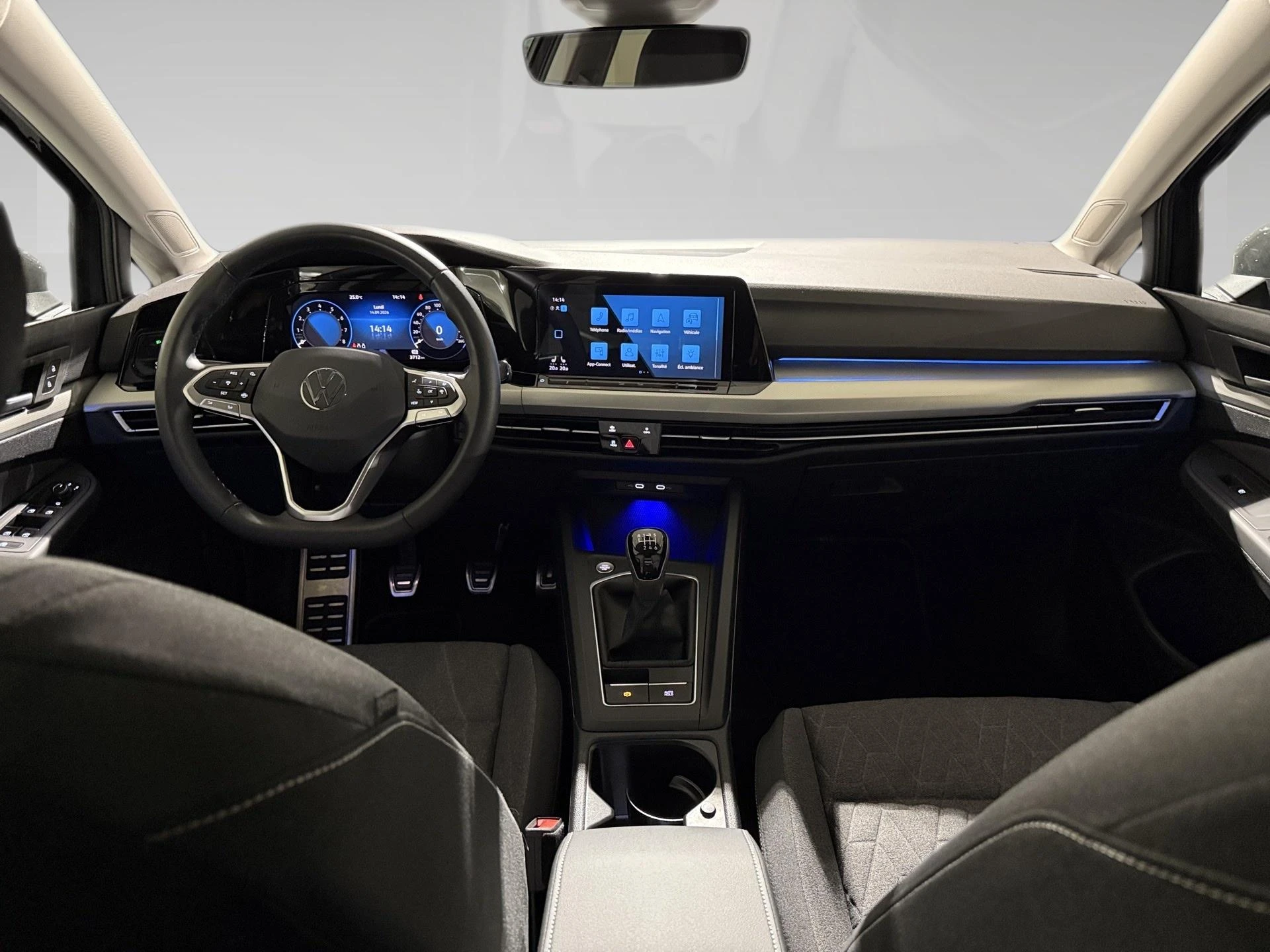 Volkswagen-Golf-image-4