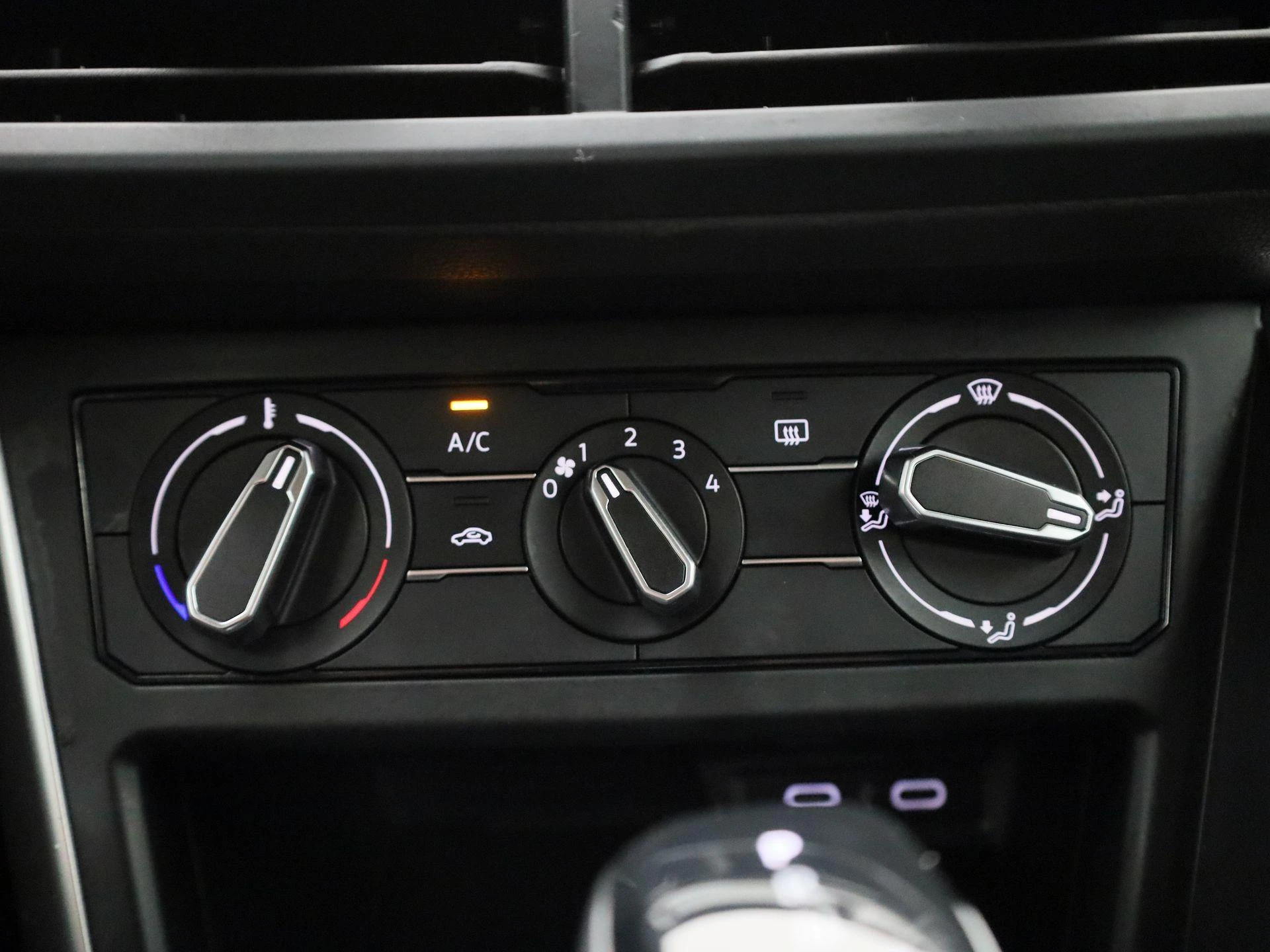 Volkswagen-Polo-image-17