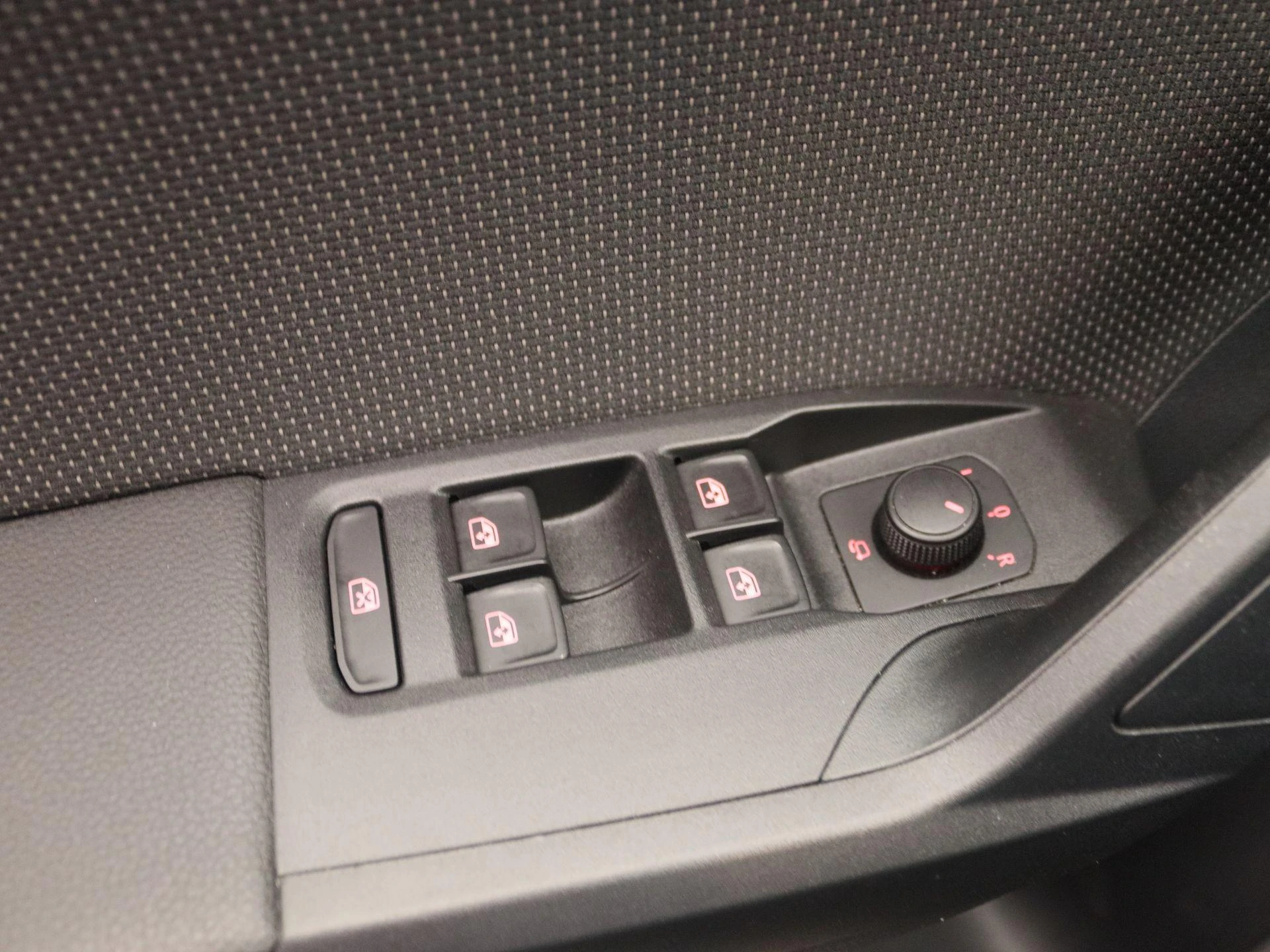 SEAT-Arona-image-19