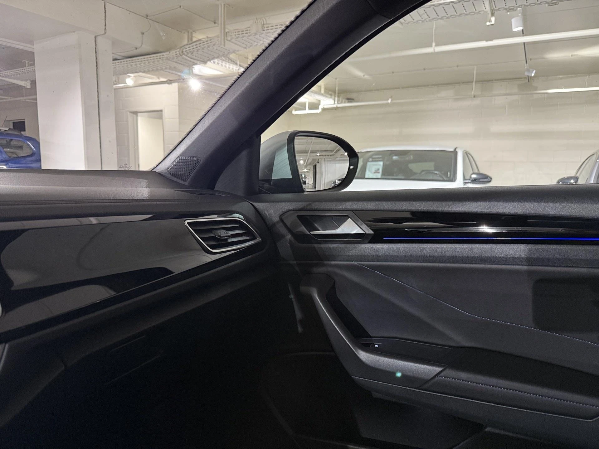 Volkswagen-T-Roc-image-8