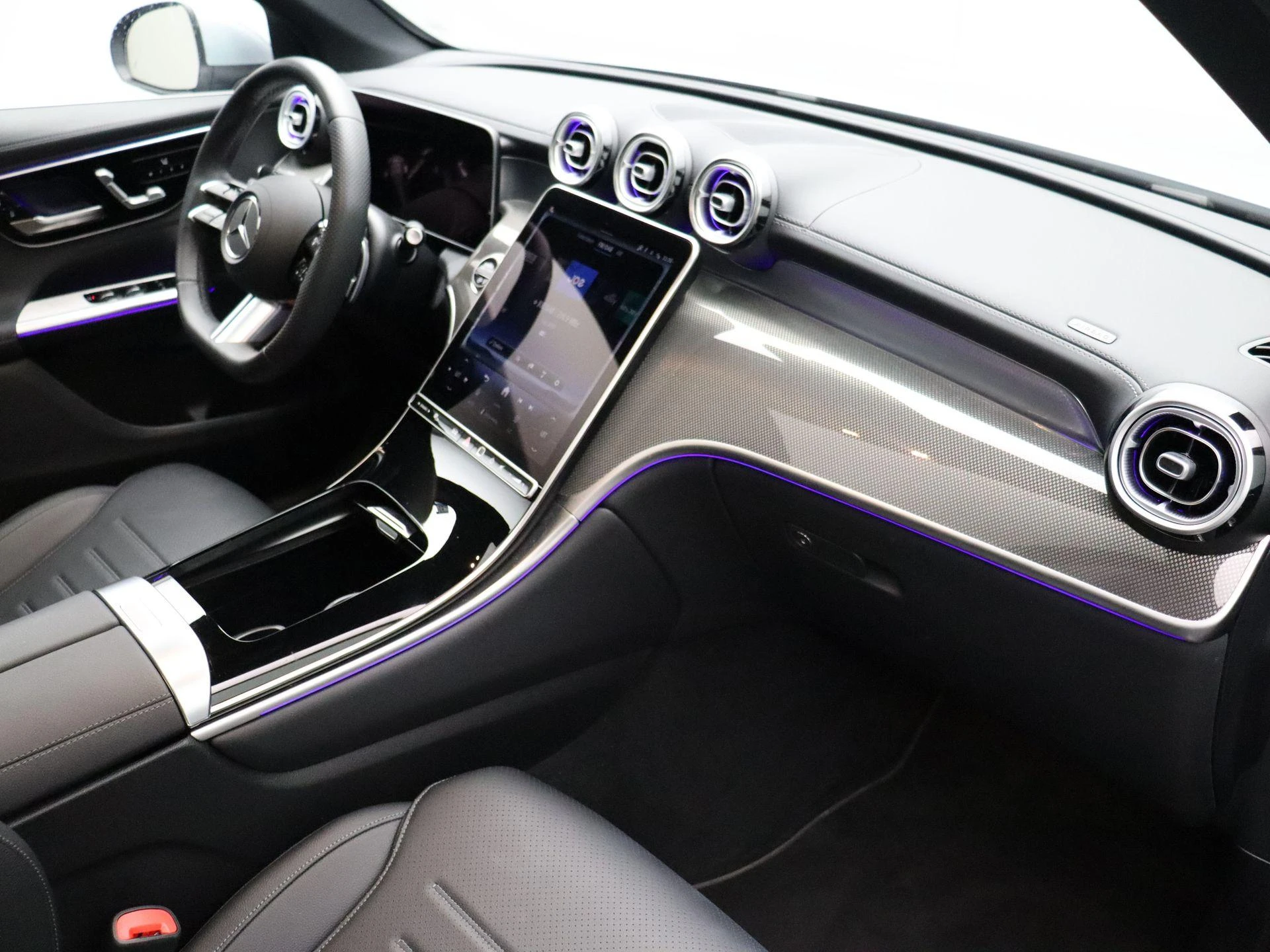 Mercedes-Benz-GLC-image-32