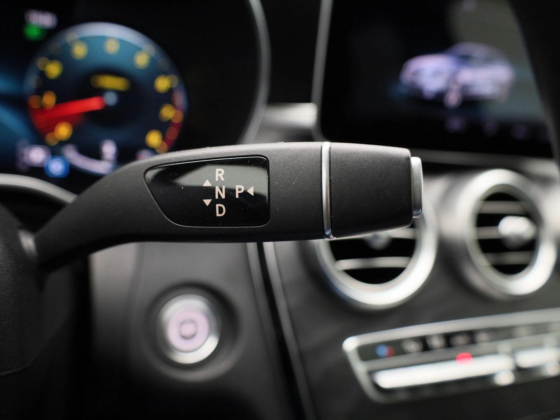 Mercedes-Benz-C-Klasse-image-24