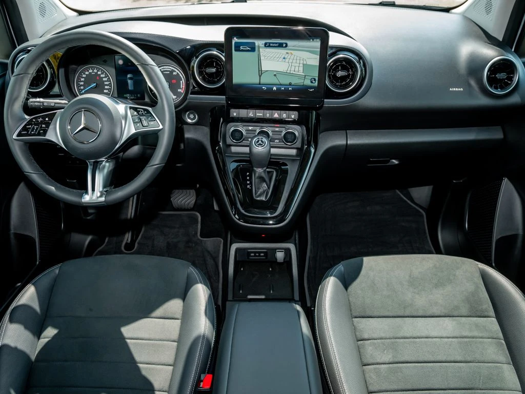 Mercedes-Benz-EQT 200-image-12