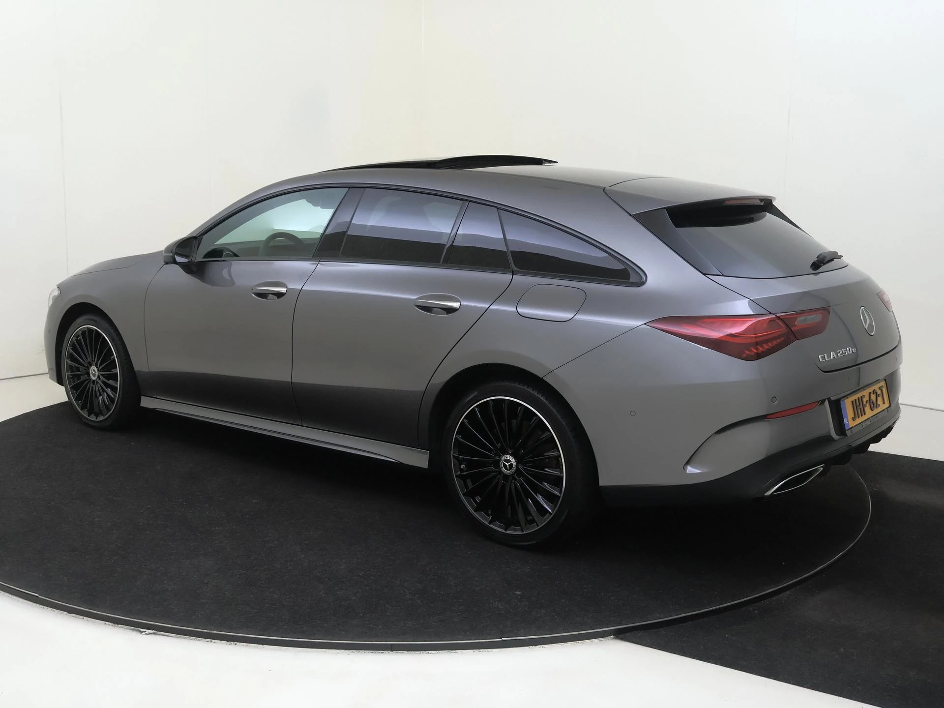Mercedes-Benz-CLA-image-2