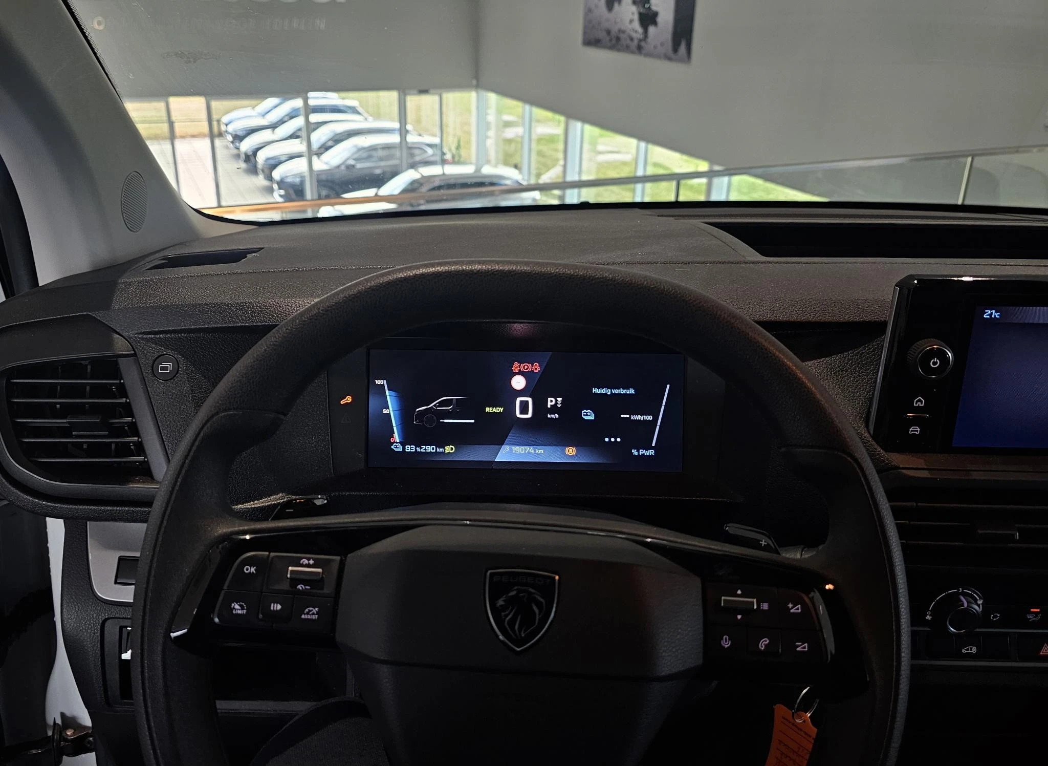Peugeot-e-Expert-image-13