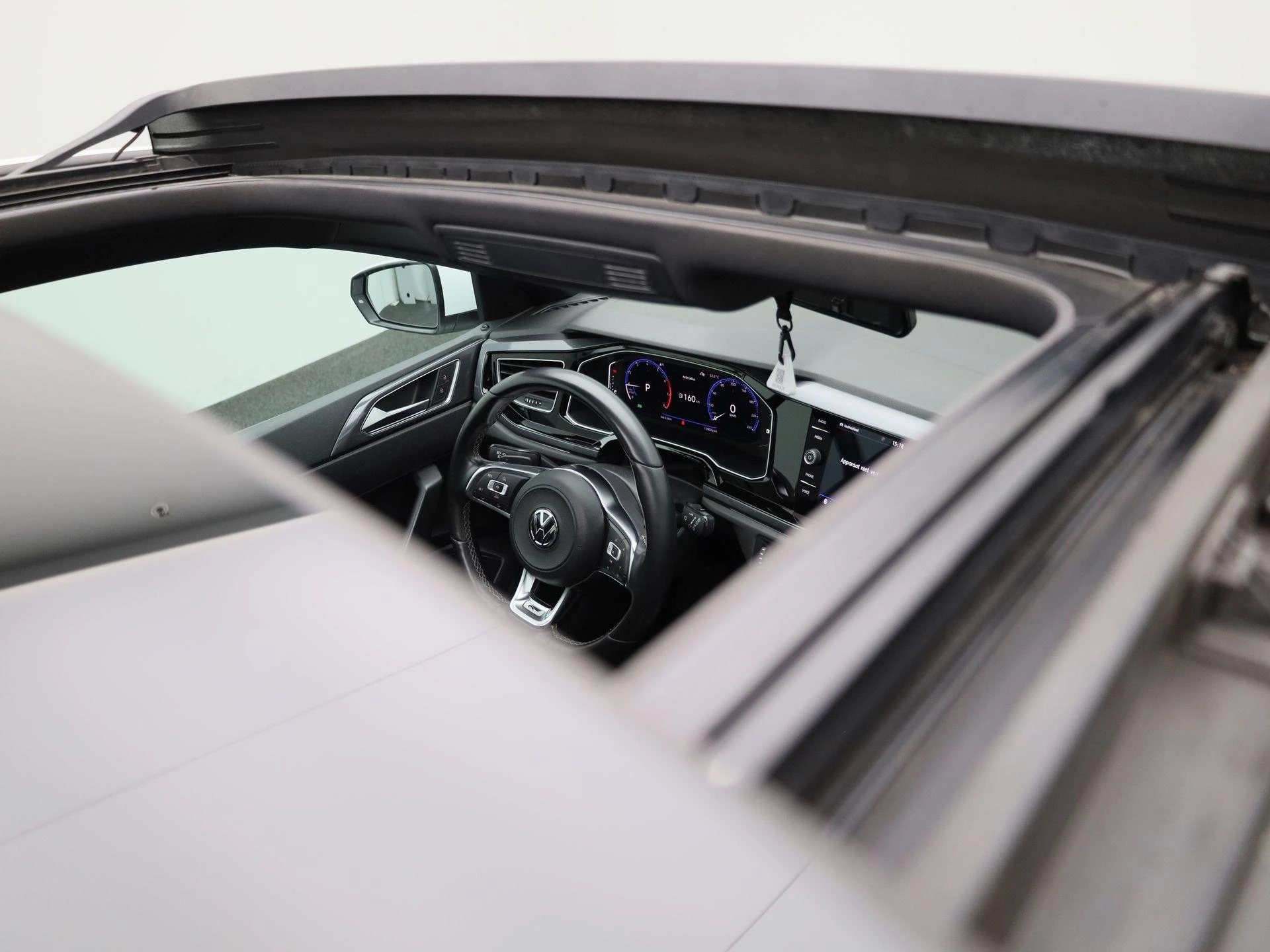 Volkswagen-Polo-image-40