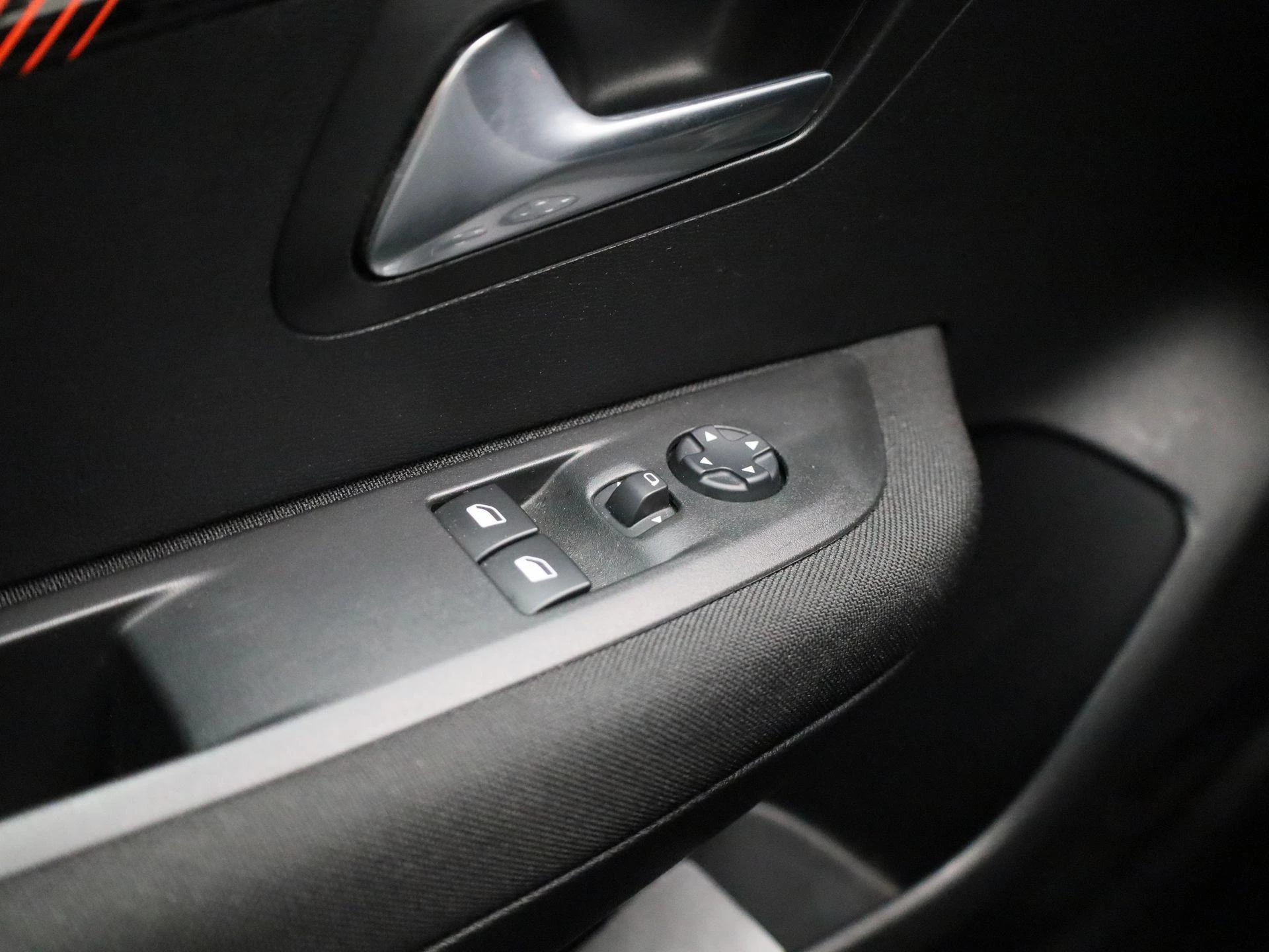 Peugeot-e-208-image-22