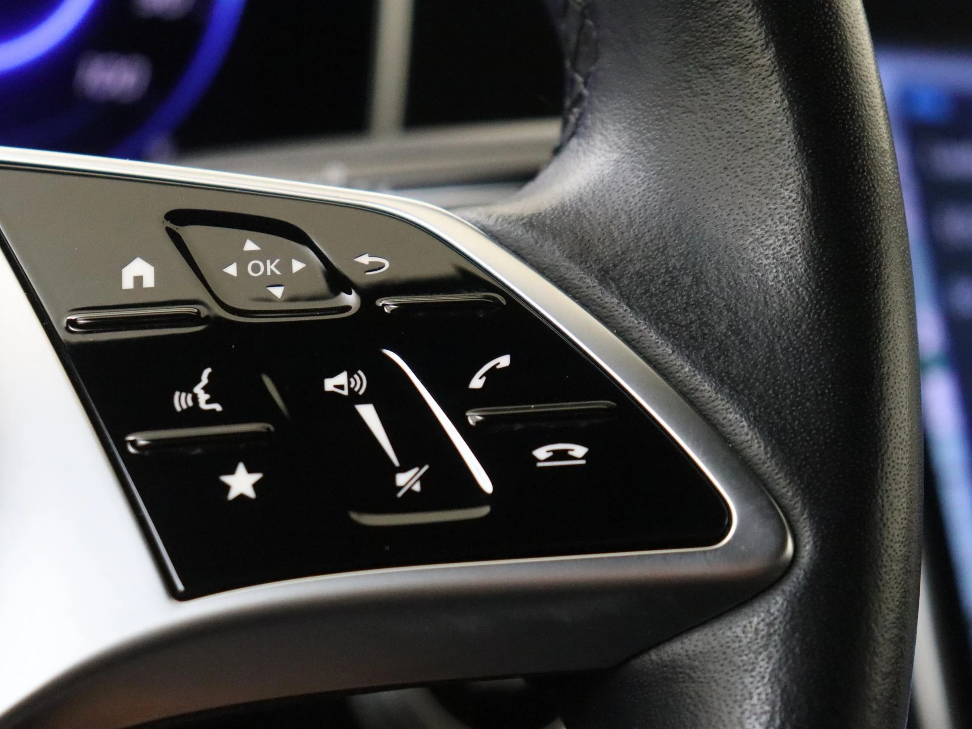 Mercedes-Benz-EQE-image-12