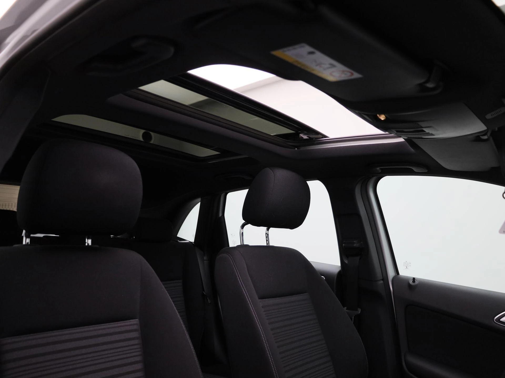 Mercedes-Benz-B-Klasse-image-35