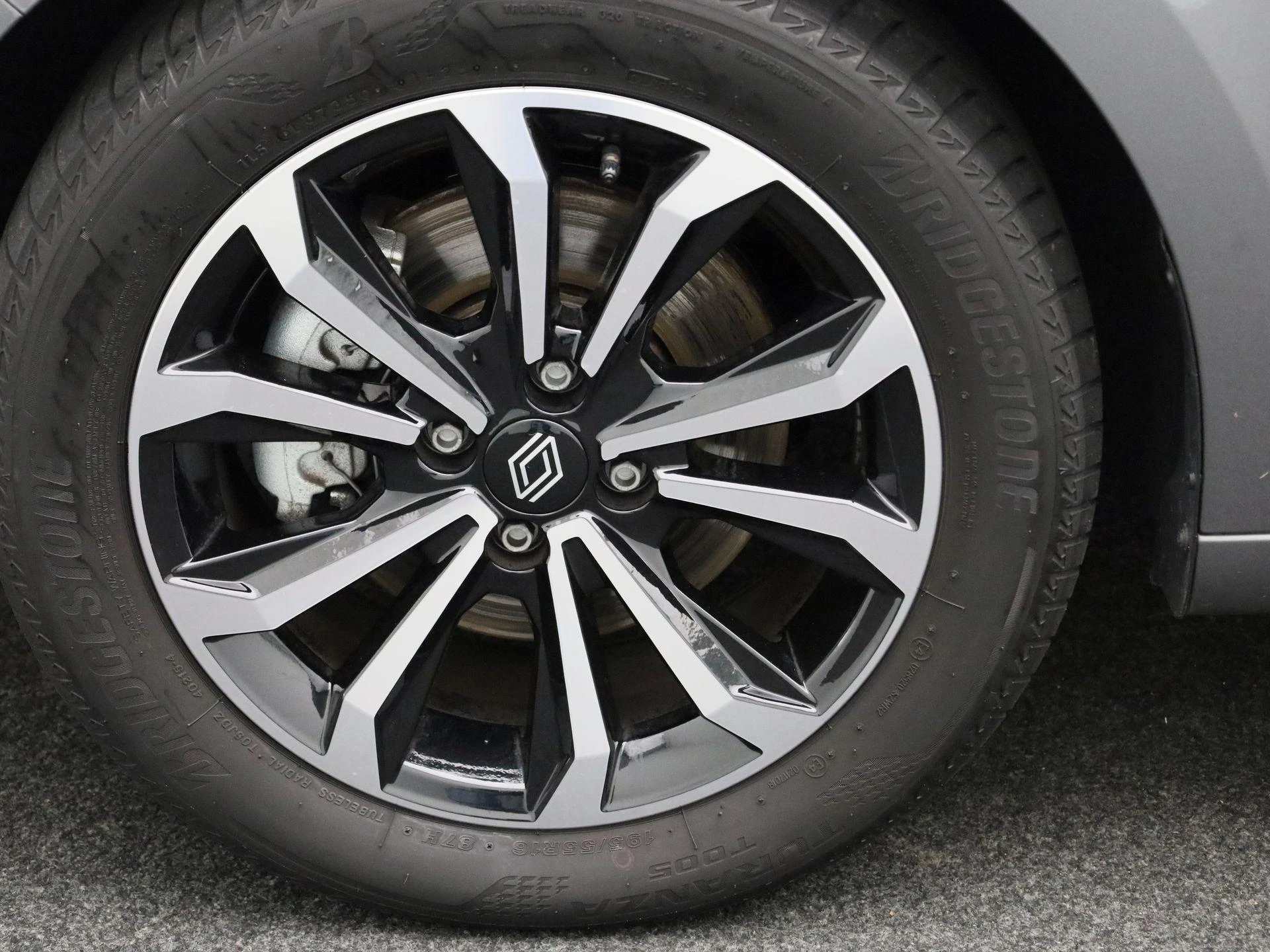 Renault-Clio-image-11