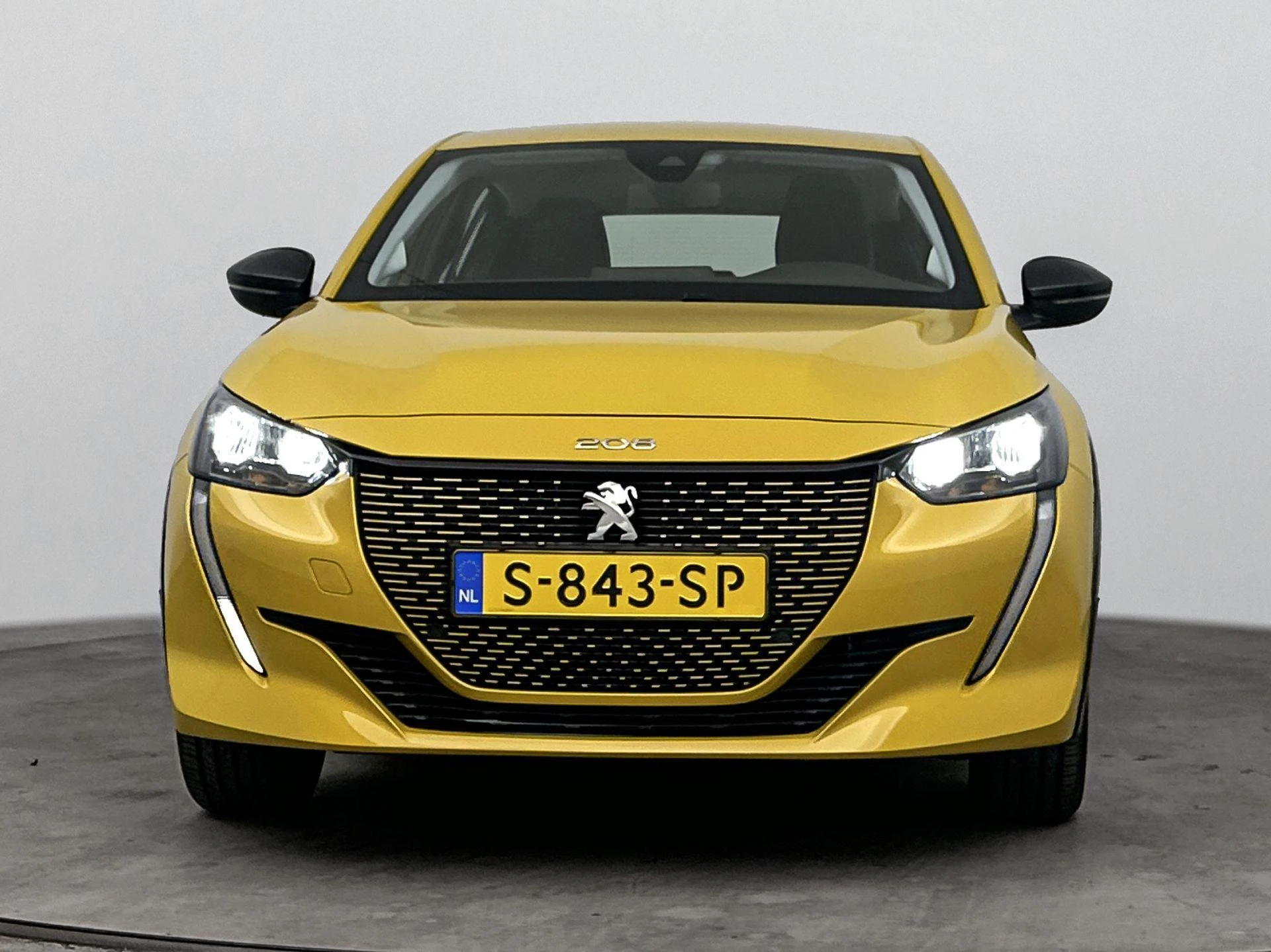 Peugeot-e-208-image-4