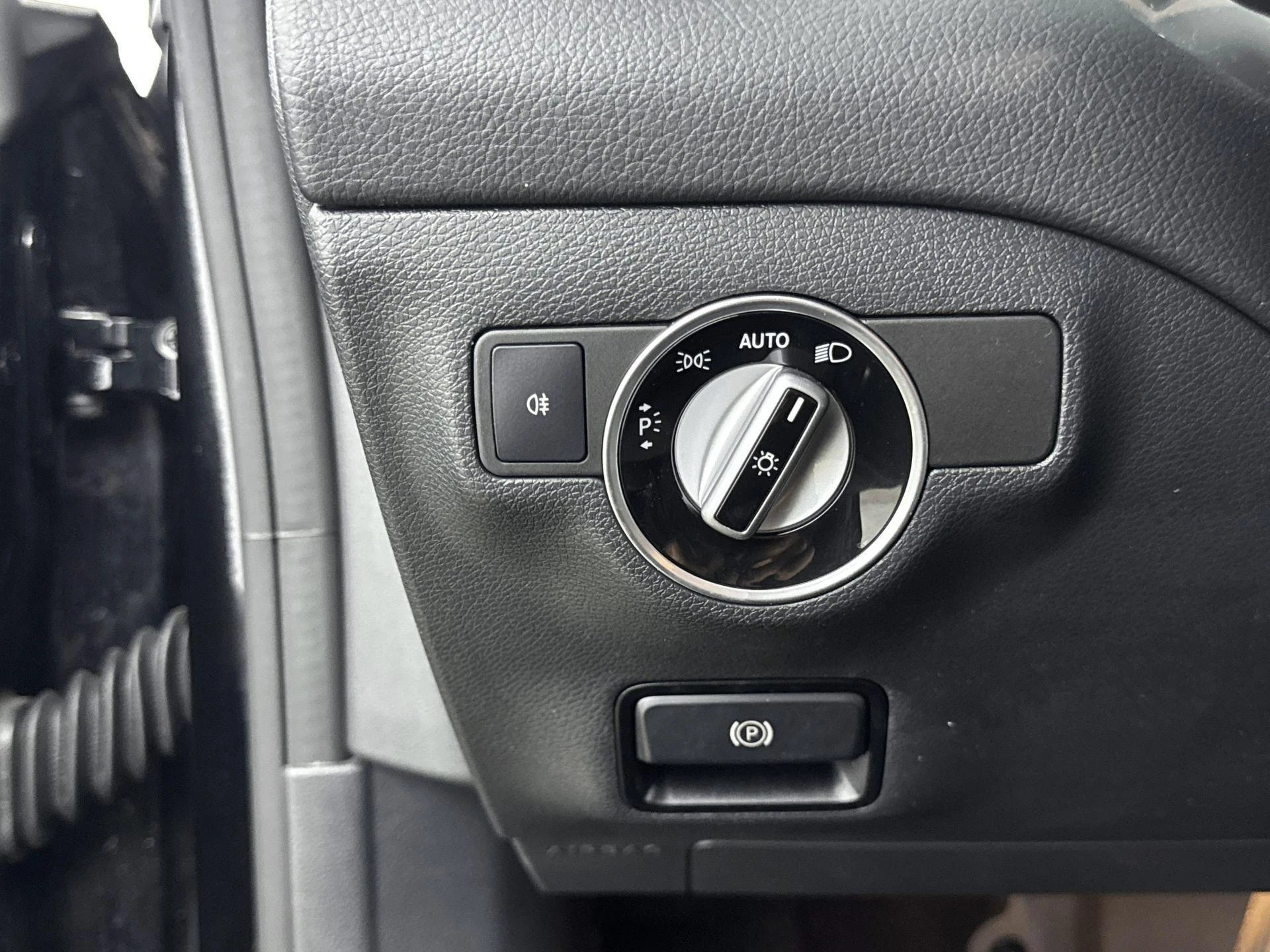 Mercedes-Benz-CLA-image-15