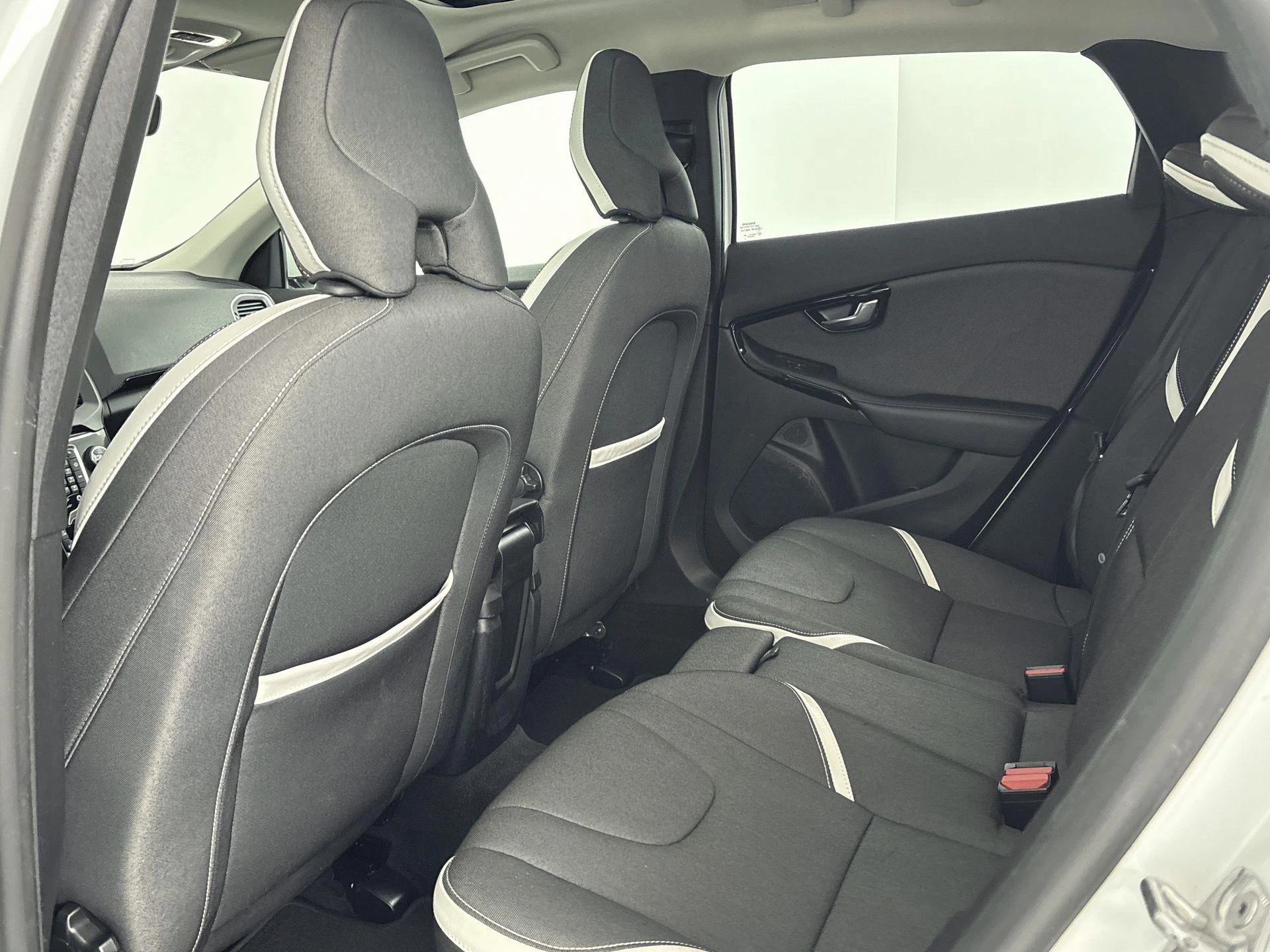 Volvo-V40-image-22