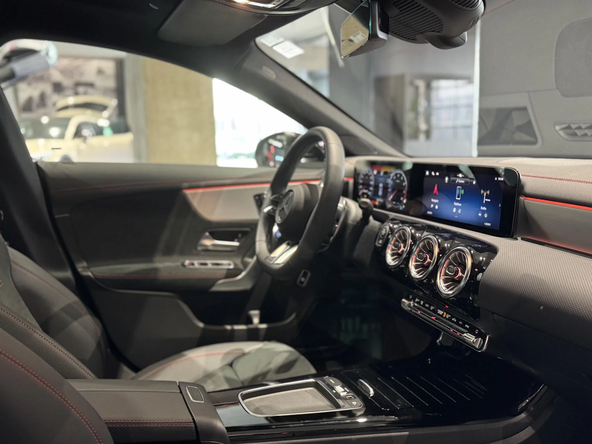 Mercedes-Benz-CLA-image-20