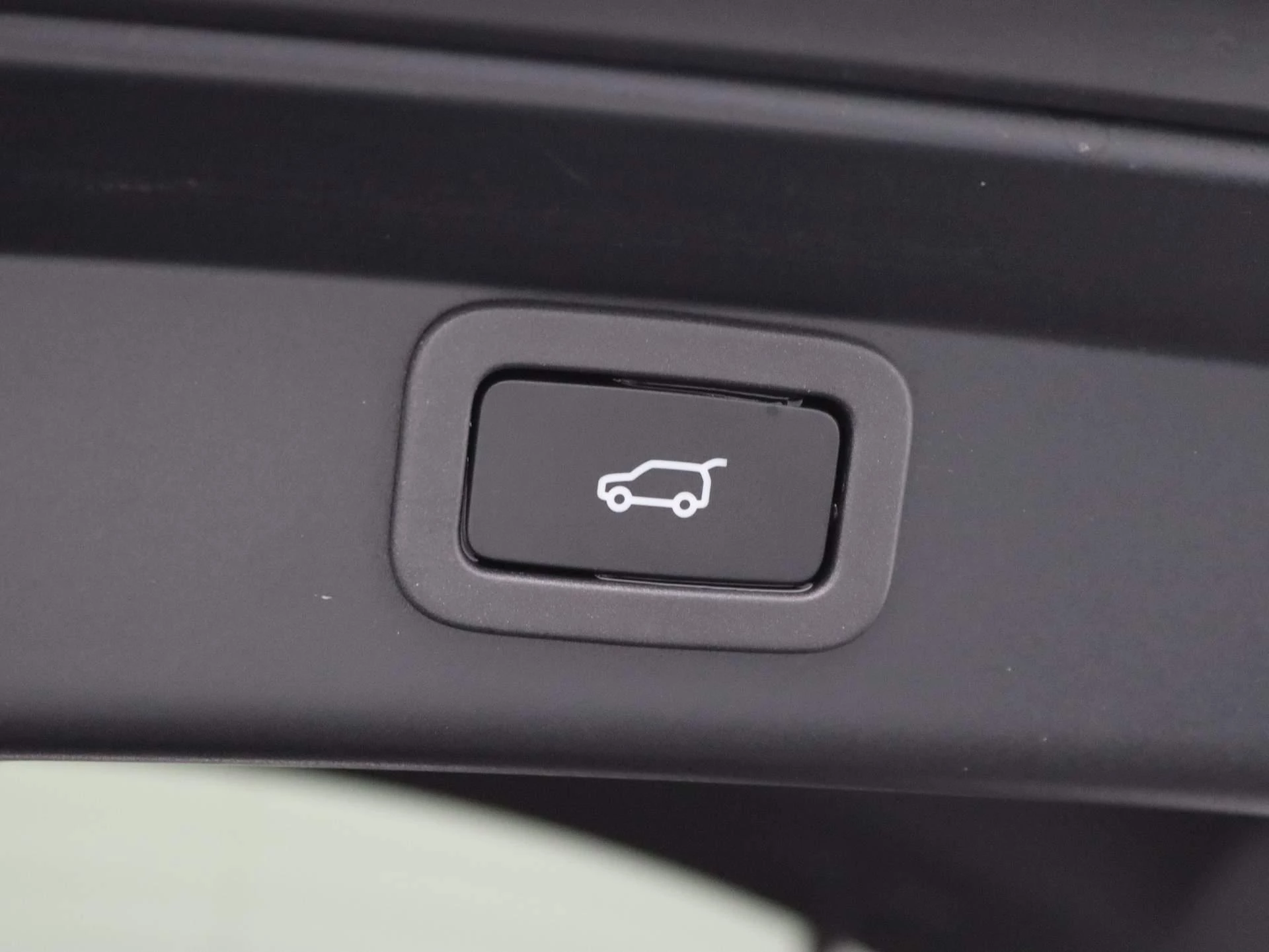 Jaguar-I-PACE-image-34