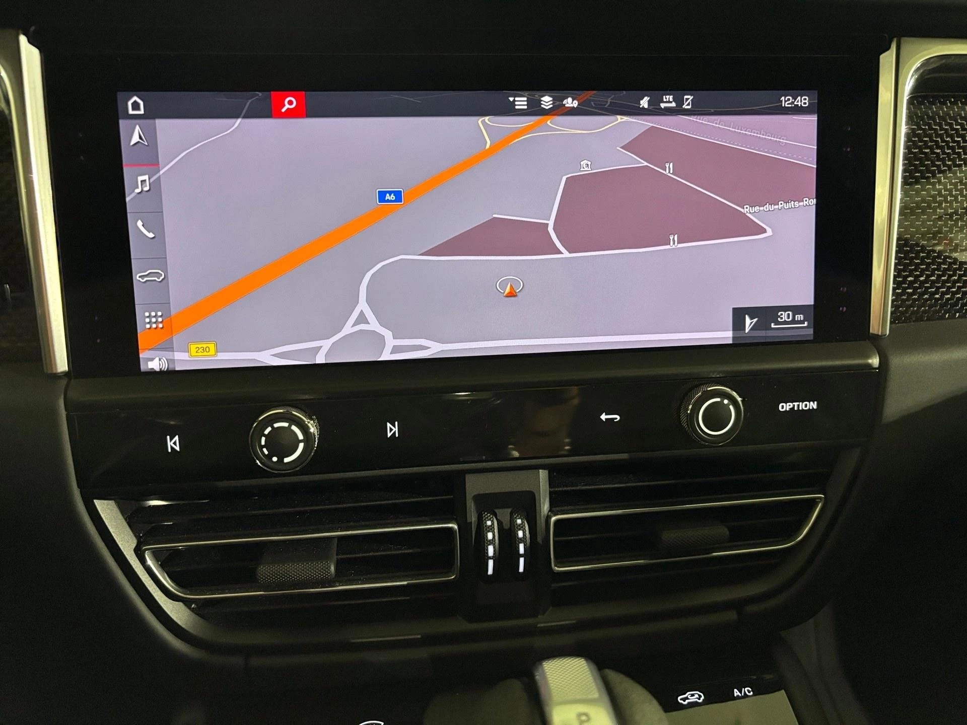 Porsche-Macan-image-2