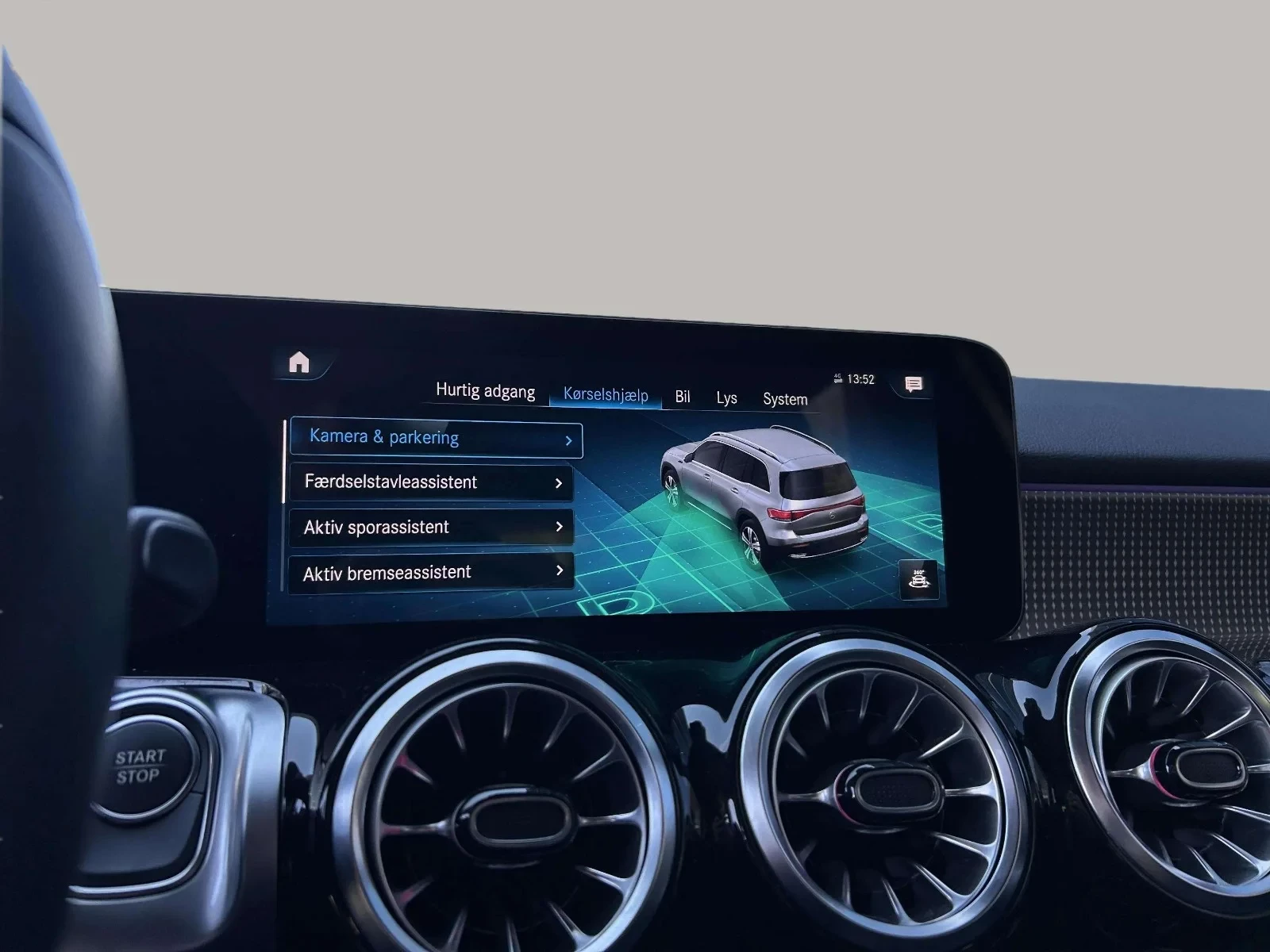 Mercedes-Benz-EQB-image-16